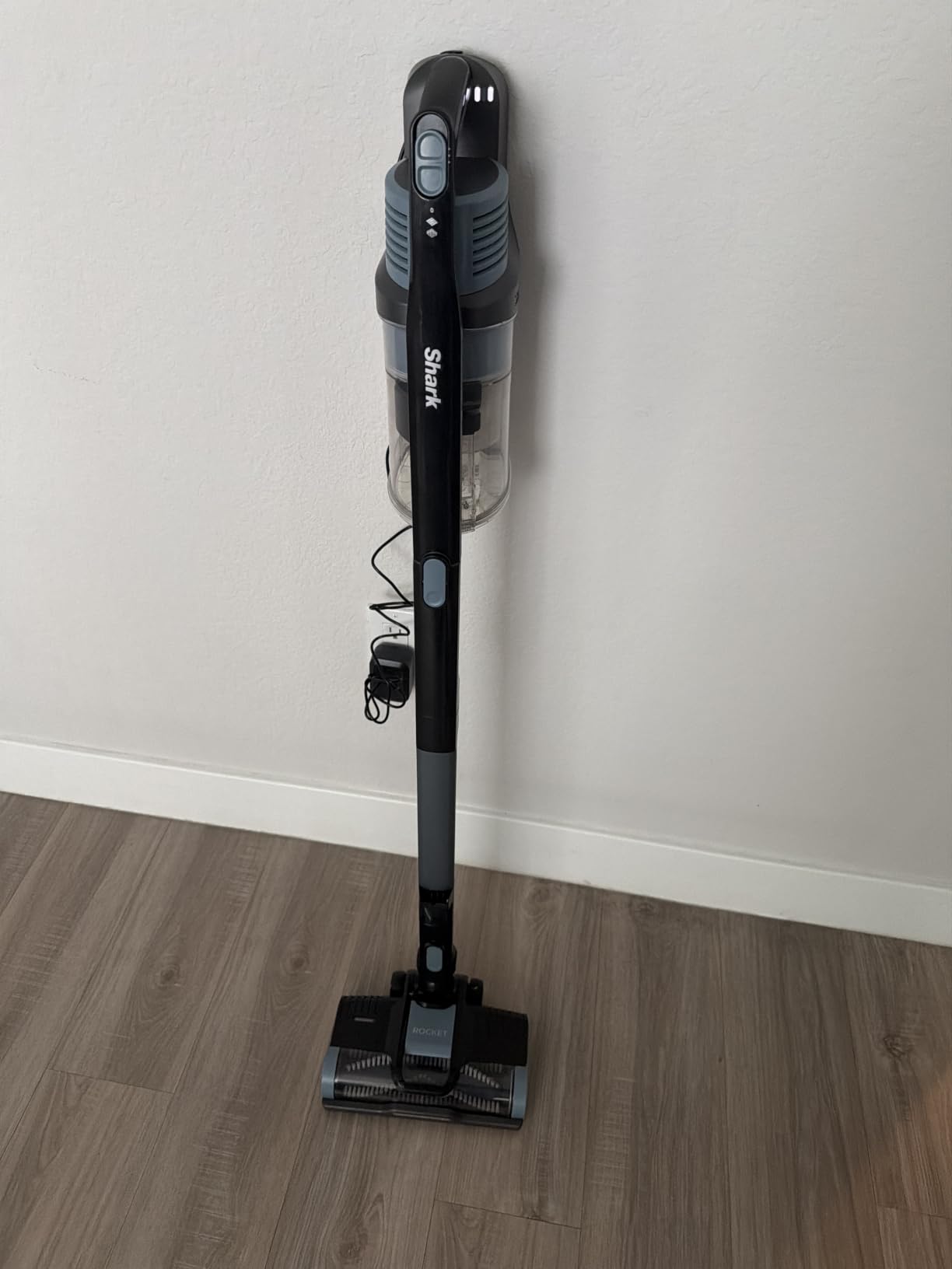 Shark Pet Cordless Stick Vacuum, Grey, IX141 customer photo 1