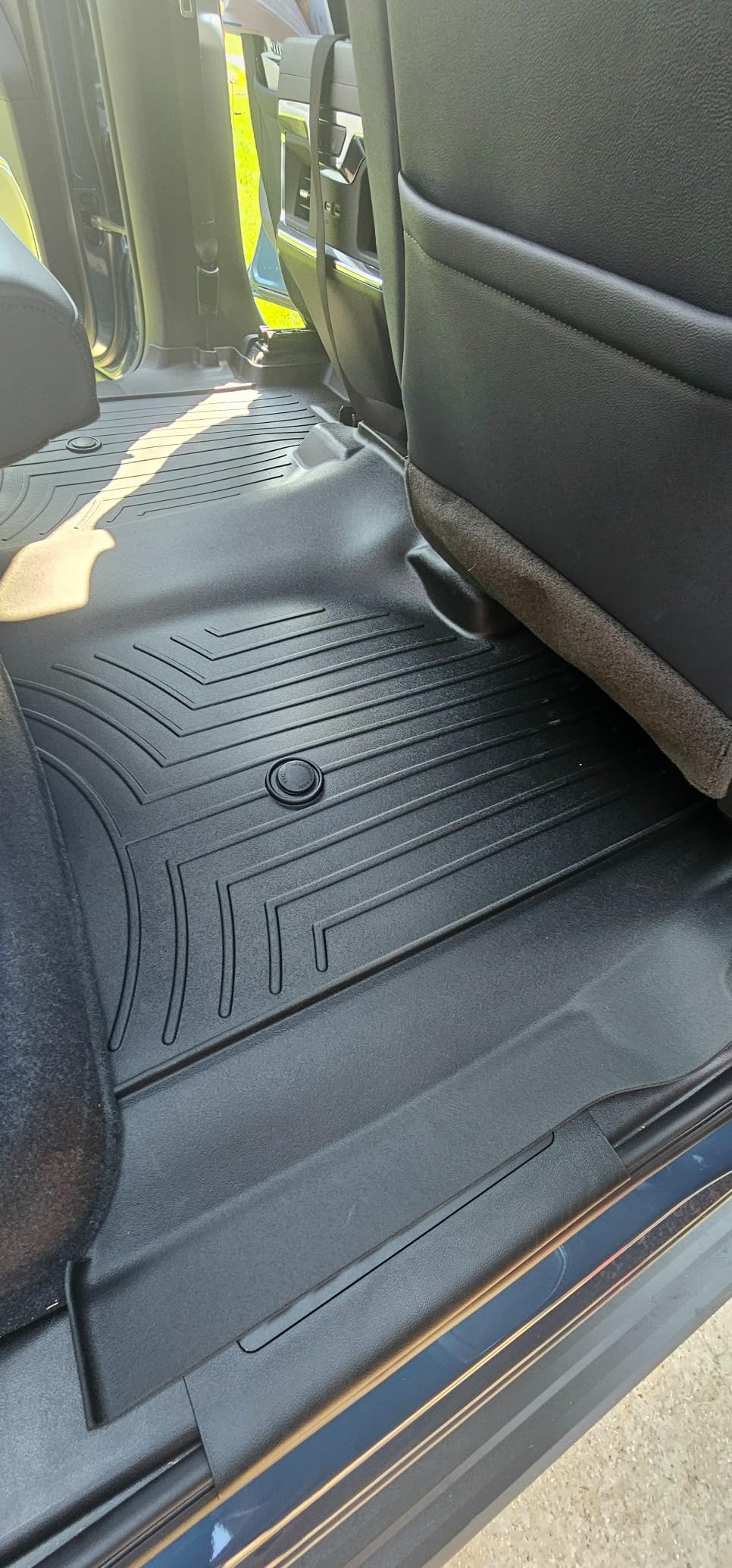 WeatherTech FloorLiners fits 2019-2026 Chevrolet Silverado 1500 / 2500HD / 3500HD, GMC Sierra 1500 / 2500HD / 3500HD - Crew Cab (1st & 2nd Row) Black customer photo 2