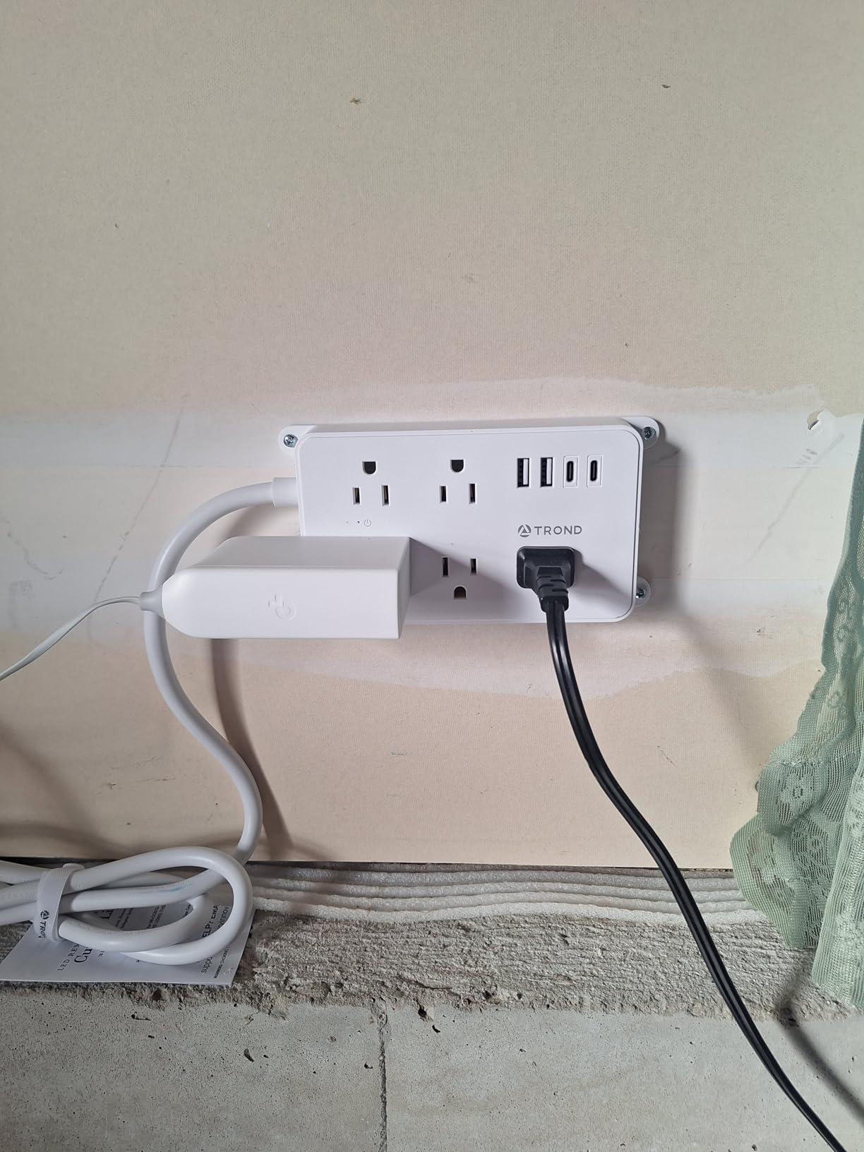 TROND Power Strip Surge Protector, Wall Mount, 5ft, ETL Listed | 5 Widely-Spaced Outlets with 2 USB A and 2 USB C, 1300J, Flat Plug Extension Cord, 1875W/15A, for Office Kitchen, Black customer photo 1