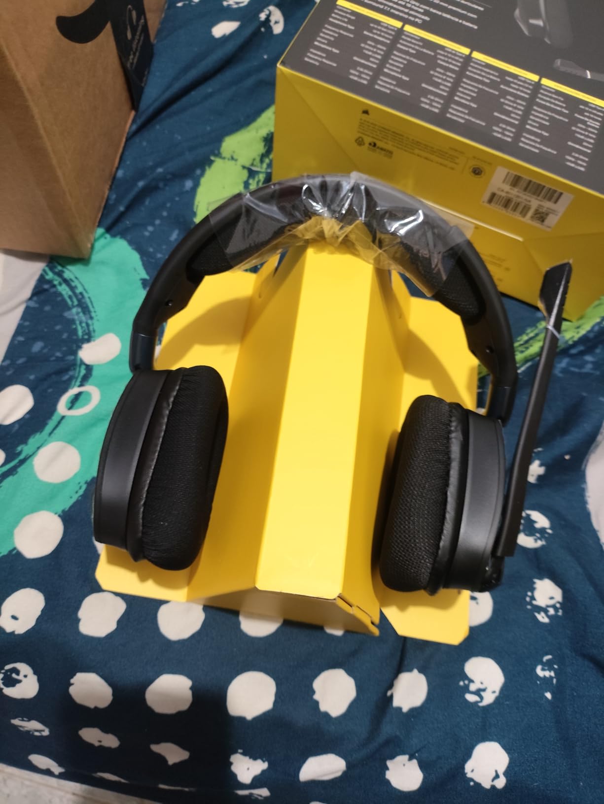 Corsair Void RGB Elite Wireless PC PS5 PS4 Mac Gaming Headset – White customer photo 2