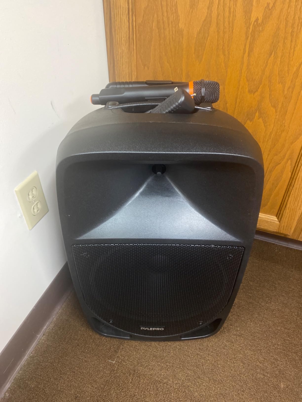 Pyle 1200W Portable Bluetooth PA Speaker - 12’’ Subwoofer, LED Battery Indicator Lights W/Built-In Rechargeable Battery, MP3/USB/SD Card Reader, and UHF Wireless Microphone - Pyle PSBT125A,Black customer photo 1