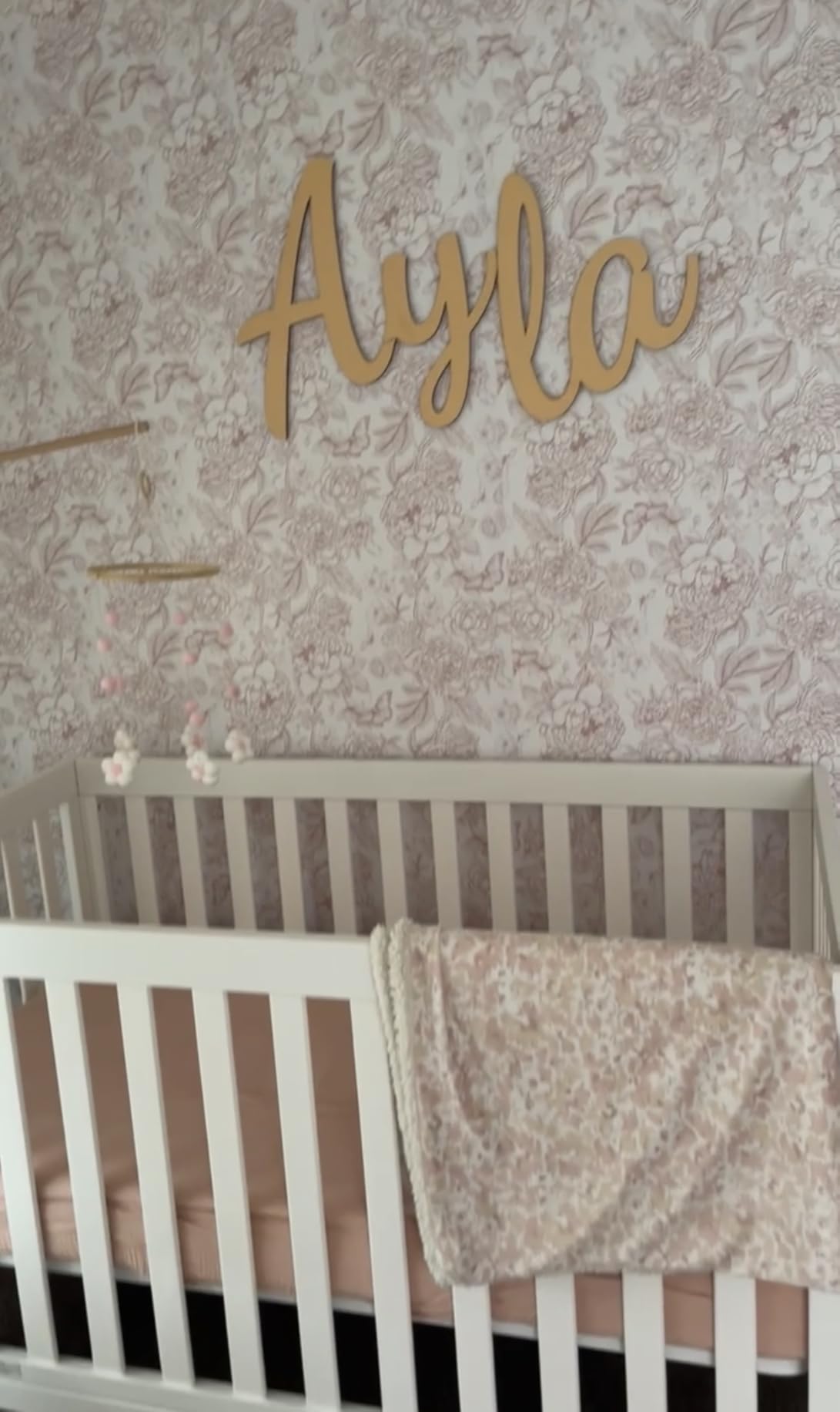 Delta Children Essex 4-in-1 Convertible Baby Crib, Bianca White with Natural Legs customer photo 2