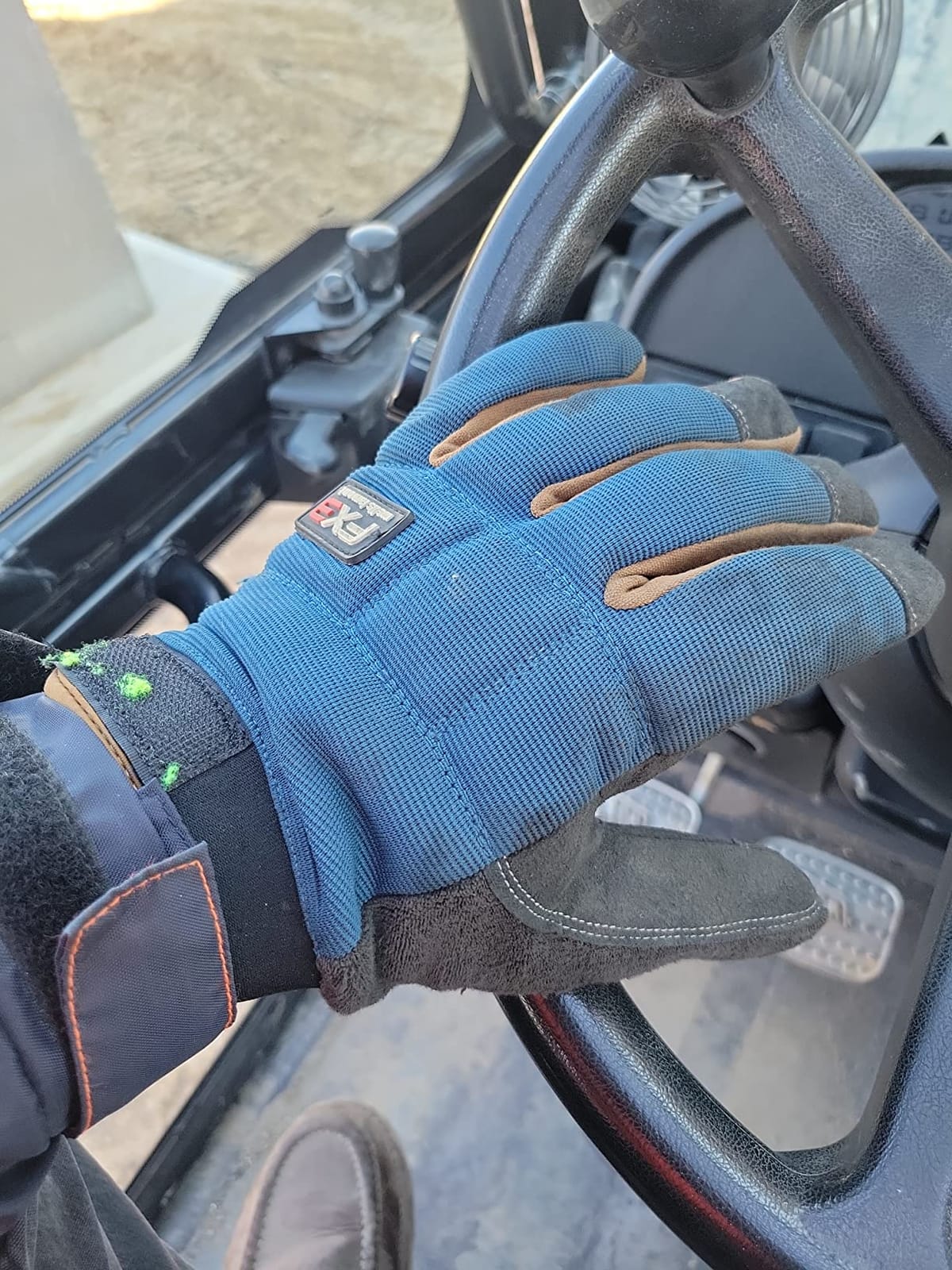 Wells Lamont FX3 Insulated Synthetic Leather Winter Work Gloves for Men – Warm 3M Thinsulate, Fleece-Lined, Touchscreen – Water-Resistant, Reinforced Palm, Adjustable Wrist – Green, Large (7794L) customer photo 2