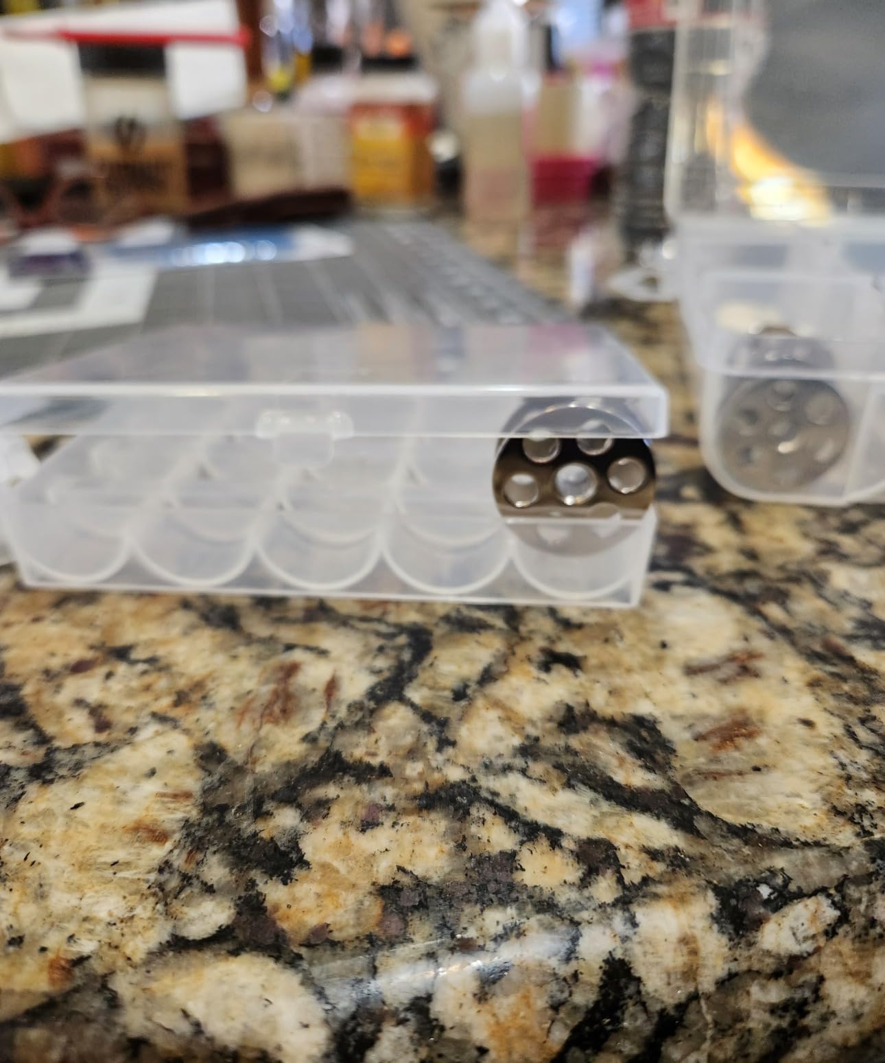 AKIRO 25 Slots Empty Bobbins Spools Box, Sewing Craft Plastic Case Storage Box for Sewing Machine 2 Pack customer photo 2