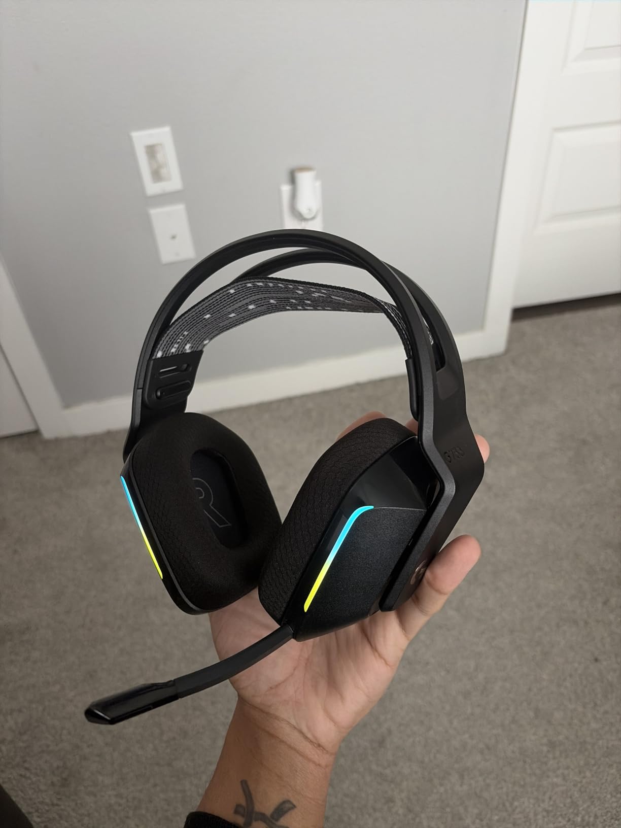 Logitech G733 Lightspeed Wireless Gaming Headset - Black customer photo 2
