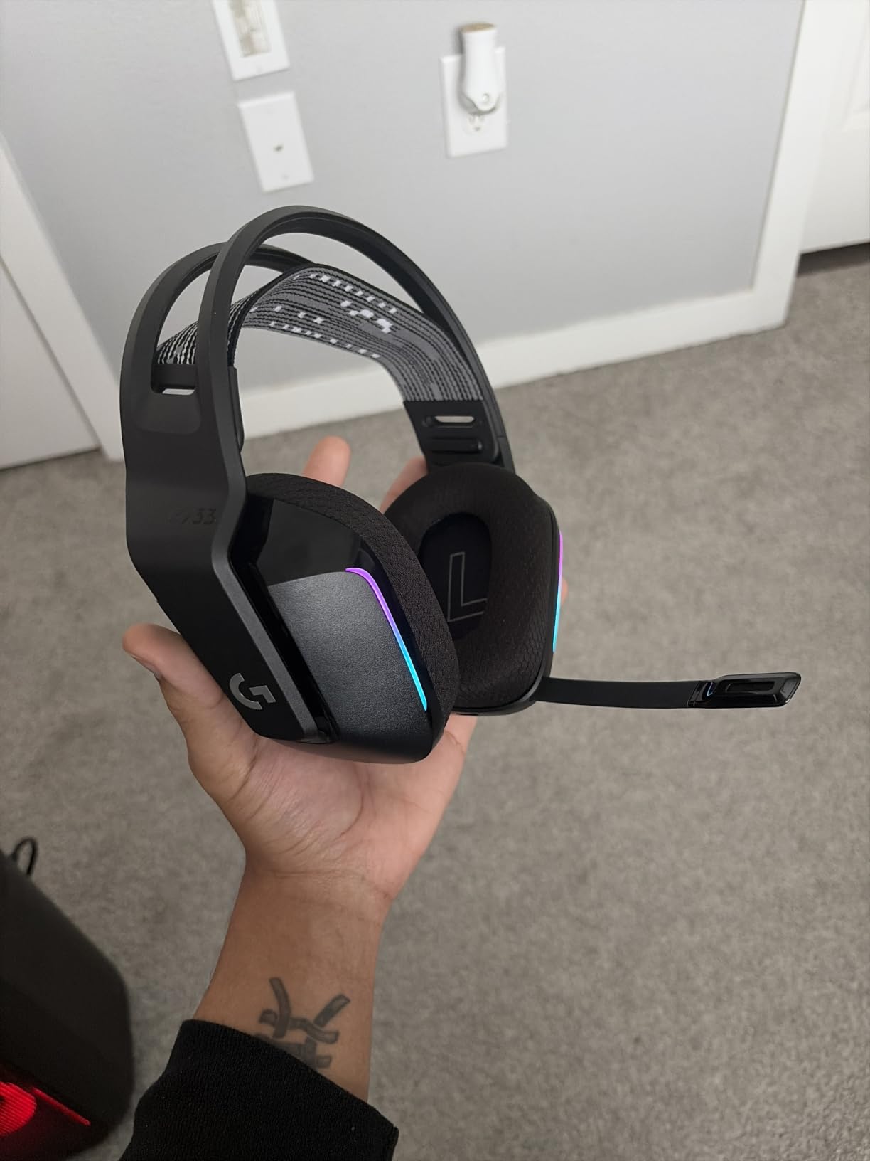 Logitech G733 Lightspeed Wireless Gaming Headset - White customer photo 1