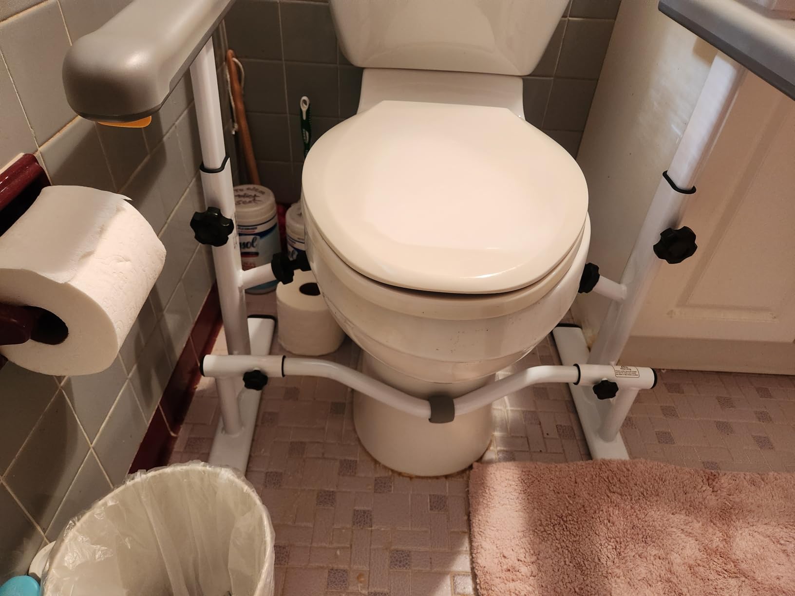 KMINA Toilet Safety Rails for Seniors, Adjustable Frame with Grab Bars customer photo 1