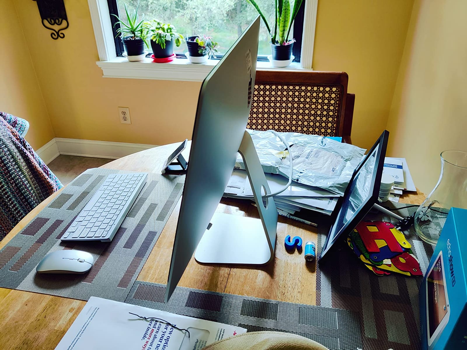 2019 Apple iMac with Retina 4K Display (21.5-inch, 8GB RAM, 1TB Storage) (Renewed) customer photo 2