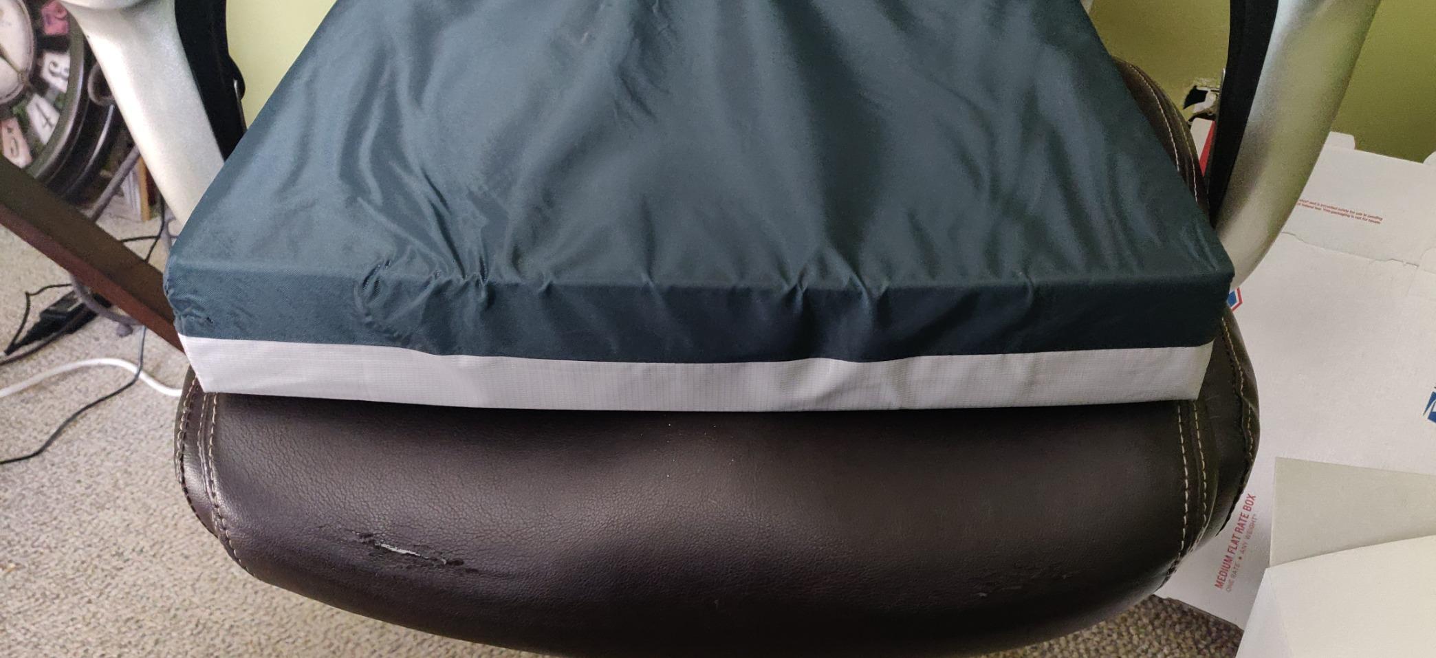 Kölbs Gel Extreme Wheelchair Seat Cushion, Coccyx, Sciatica & Tailbone Pain Relief, Ideal for Office, Kitchen Wheelchairs and Auto, 18 x 16 Inch Seat, 3 Inch Thick customer photo 2
