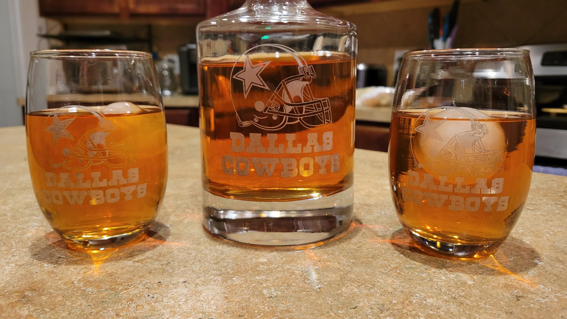 Lily's Home Glass Decanter with Stopper - 26 Oz Whiskey Decanter for Bourbon, Brandy & Scotch - Elegant Round Design, Lead-Free Crystal Glass - Gift for Men, Dad, Whiskey Lovers customer photo 1