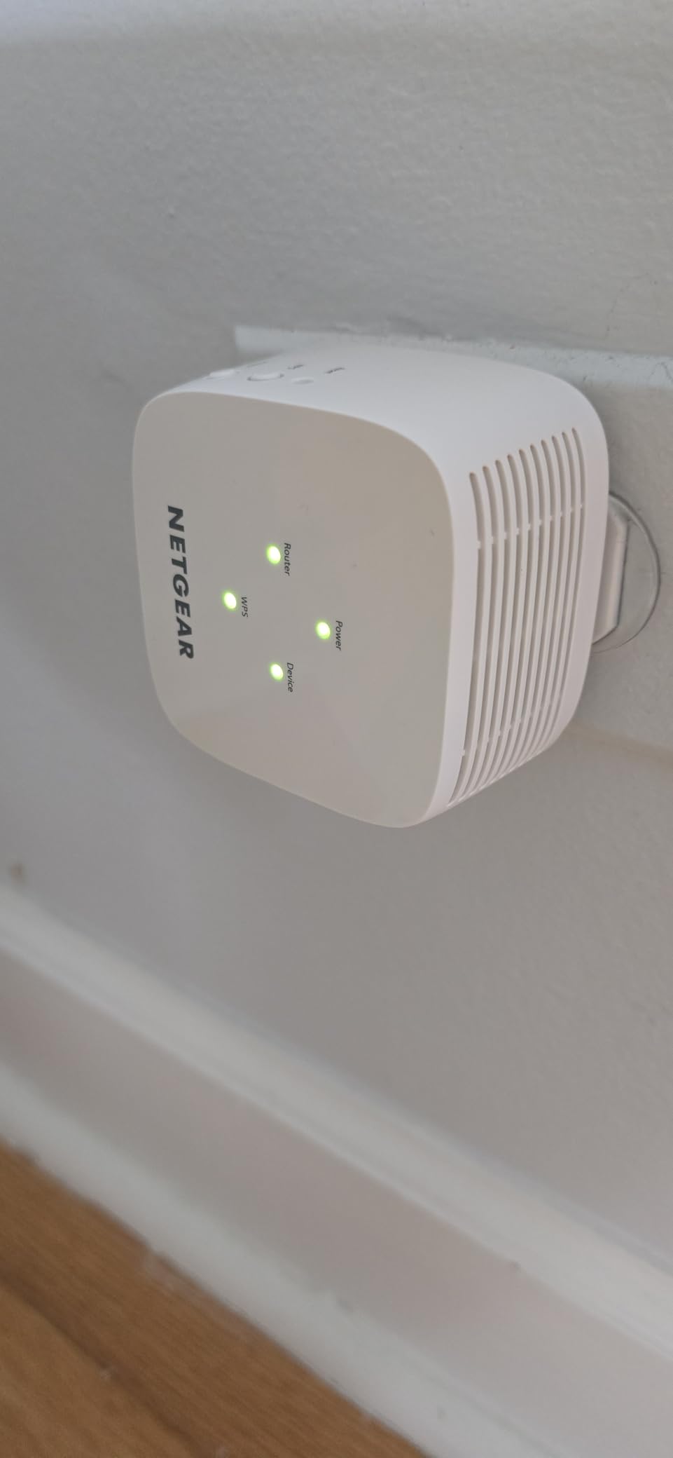 NETGEAR WiFi Extender EX5000, up to 1,500 sq ft, 1.2 Gbps customer photo 1