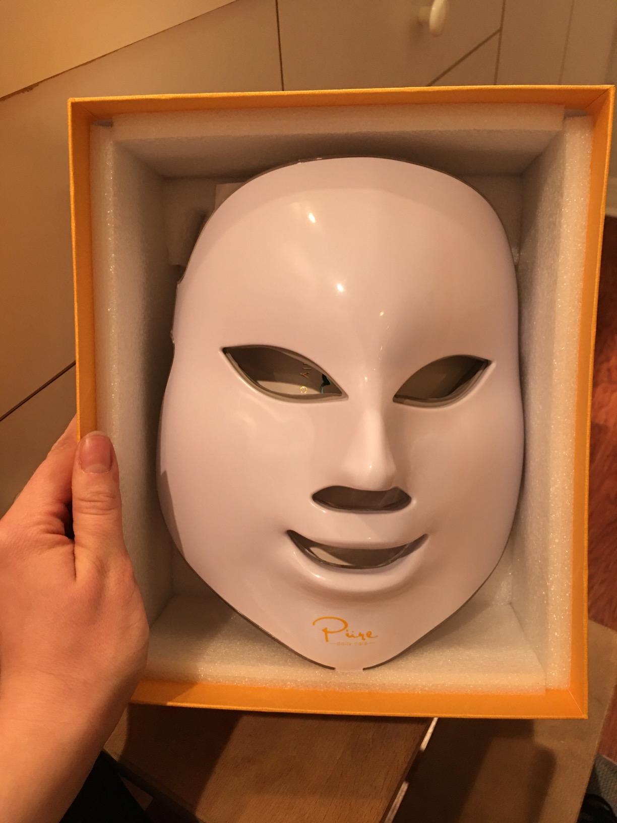 Pure Daily Care Luma Mask LED Skincare Device for the Face | 7 Advanced Color Modes | 5 Light Intensity Levels | All Skin Types customer photo 2