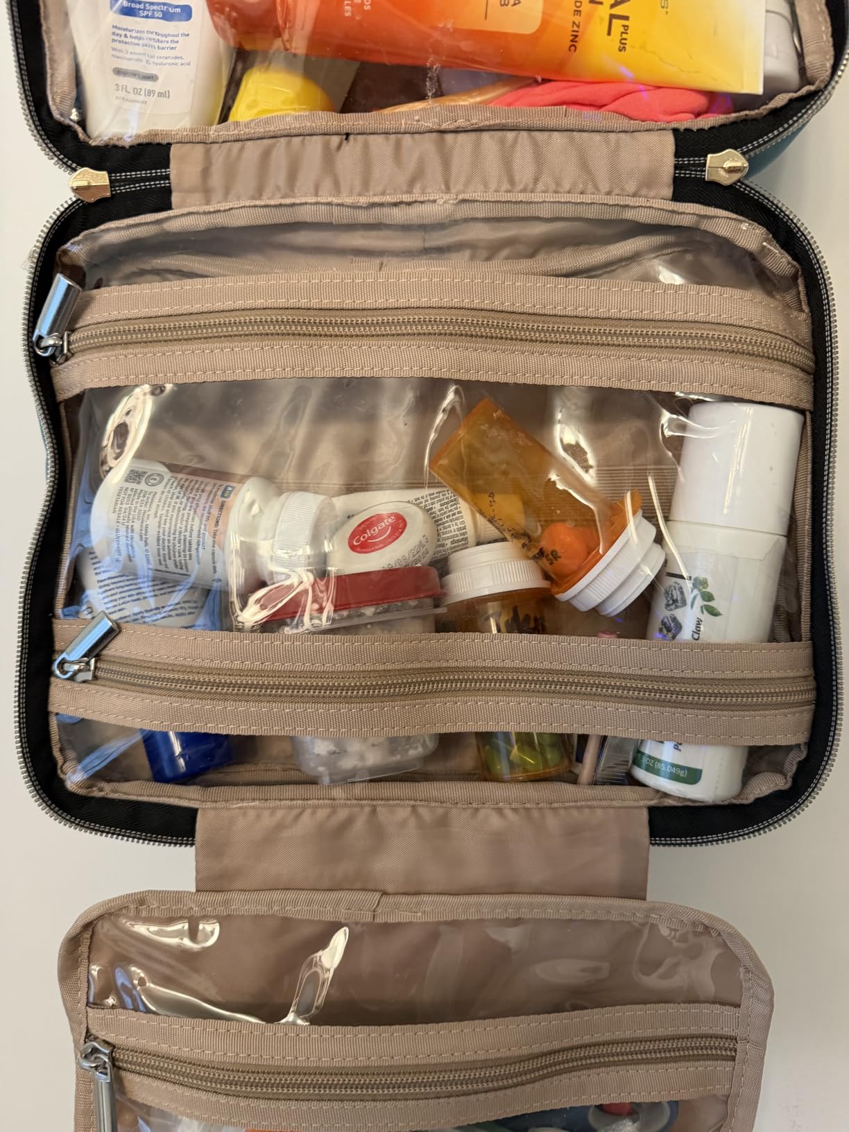 BAGSMART Large Toiletry Bag Travel Bag with Hanging Hook, Water-resistant Makeup Cosmetic Bag Travel Organizer for Accessories, Shampoo, Full Sized Container, Toiletries customer photo 2