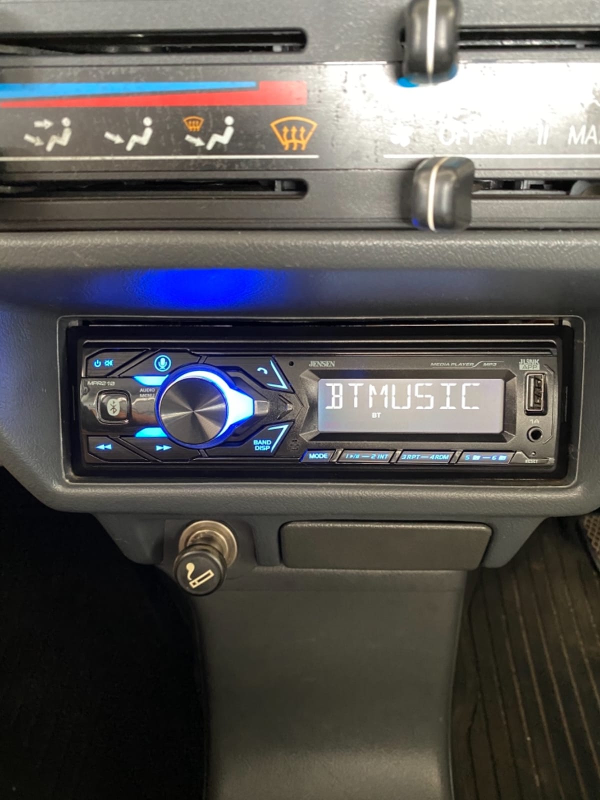 Jensen MPR210 Single DIN Bluetooth Car Stereo, Hands-Free, AM/FM, USB customer photo 1