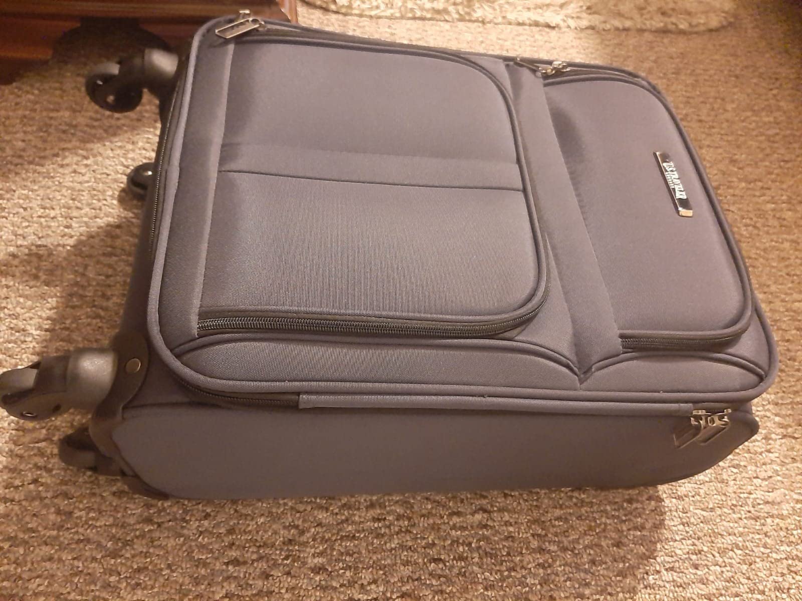 U.S. Traveler Anzio Softside Expandable Luggage with Spinner Wheels, Burgundy, 26-Inch Medium customer photo 2