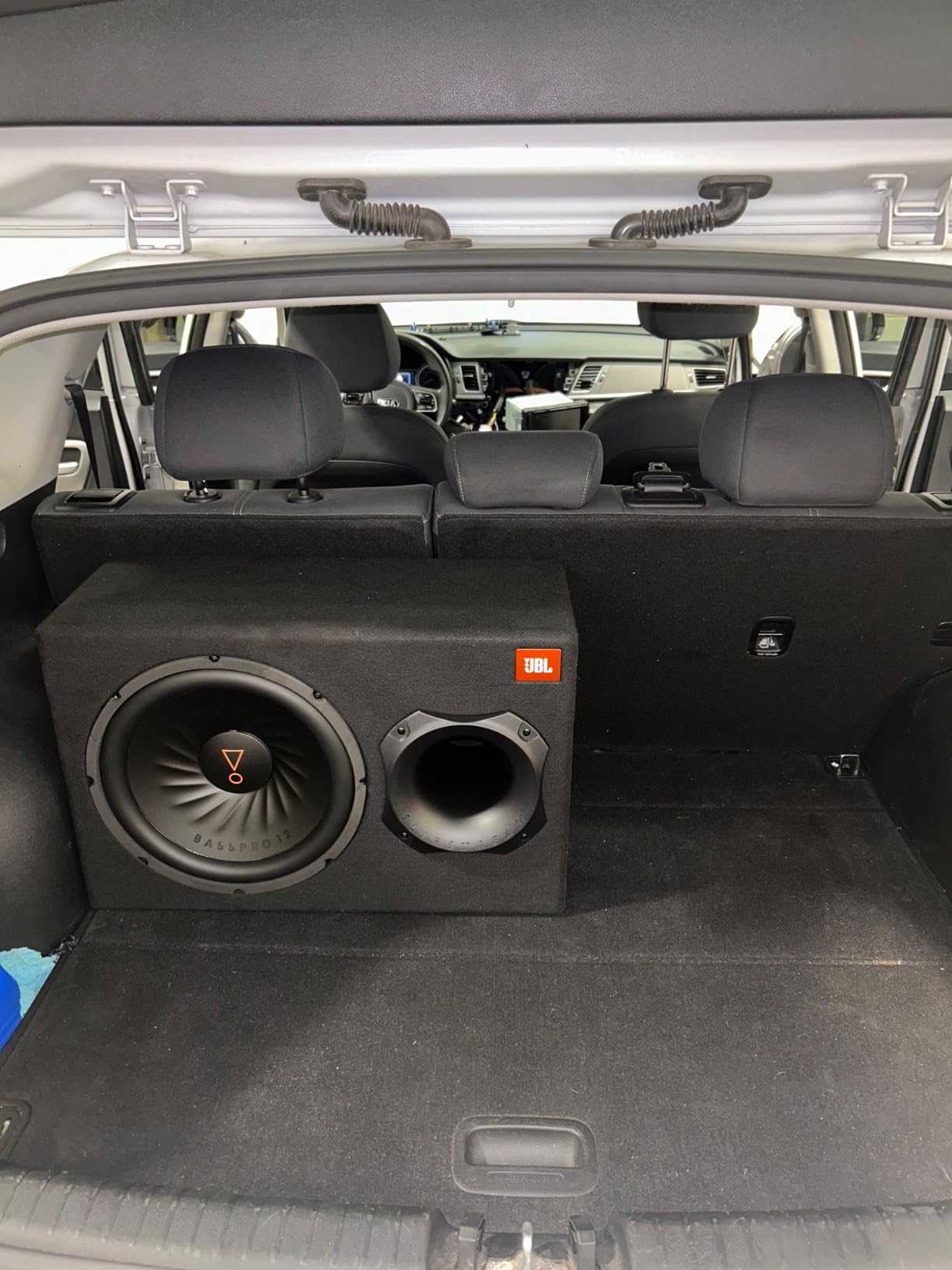 JBL SUBBP12AM - 12” amplified 12” Subwoofer with Sub Level Control, Black customer photo 1