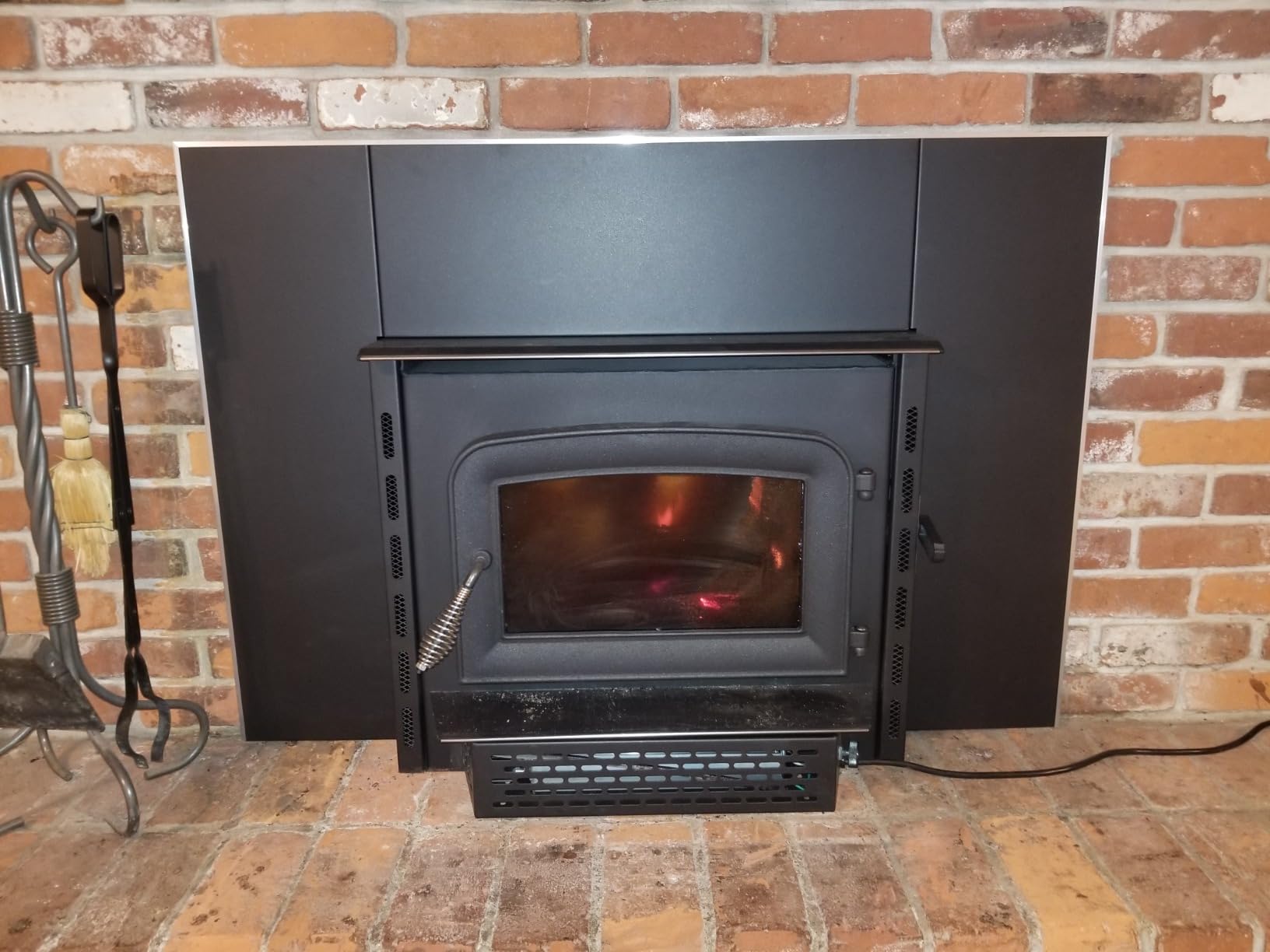 Ashley Hearth AW1820E 1,200 Sq. Ft. Wood Stove Insert , Black customer photo 2