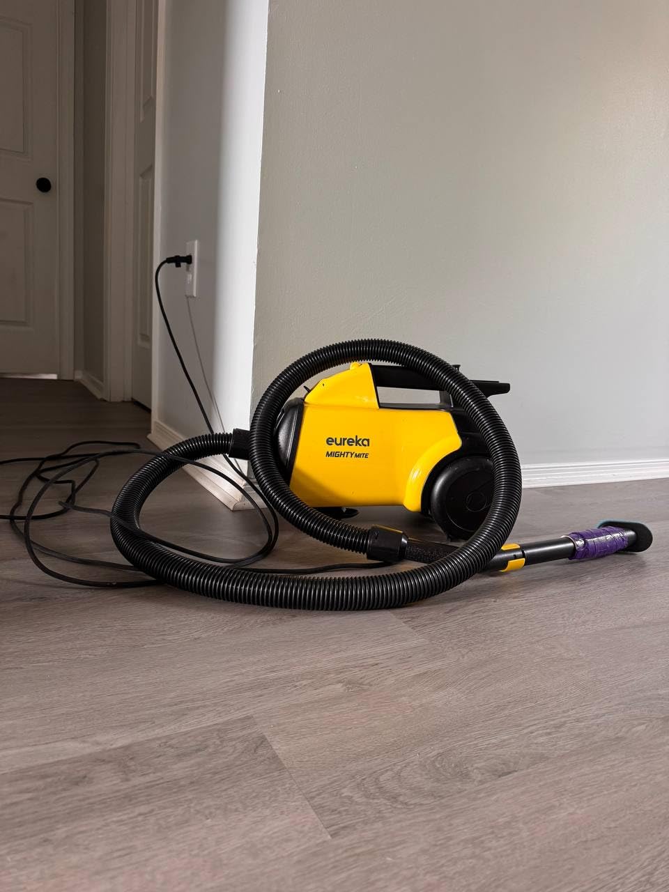 Eureka 3670M Canister Cleaner, Lightweight Powerful Vacuum for Carpets and Hard Floors, w/ 5bags,Yellow customer photo 2