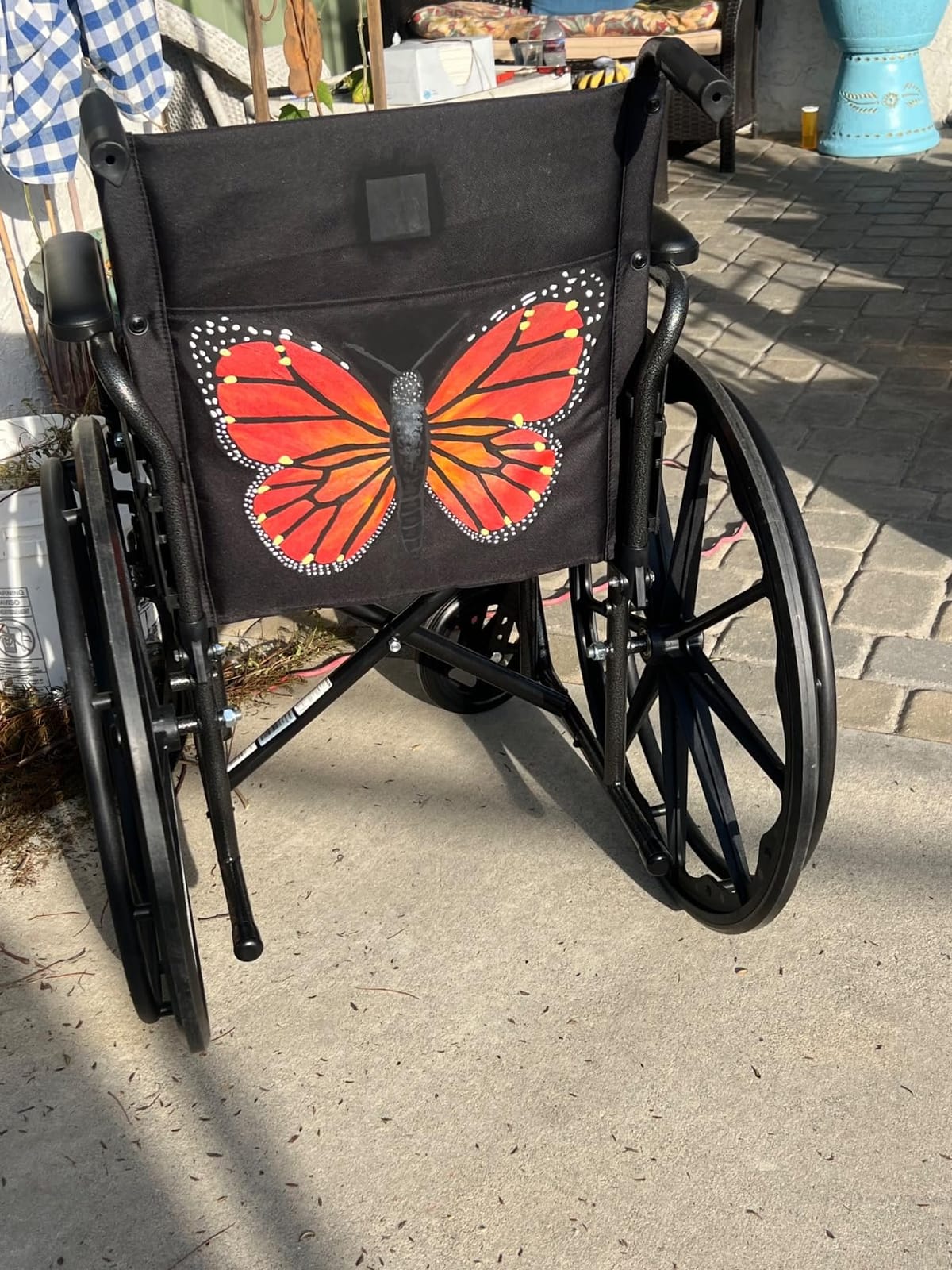 Medline Comfortable Folding Wheelchair with Swing-Back Desk-Length Arms and Swing-Away Footrests, 20”W x 16”D Seat customer photo 2