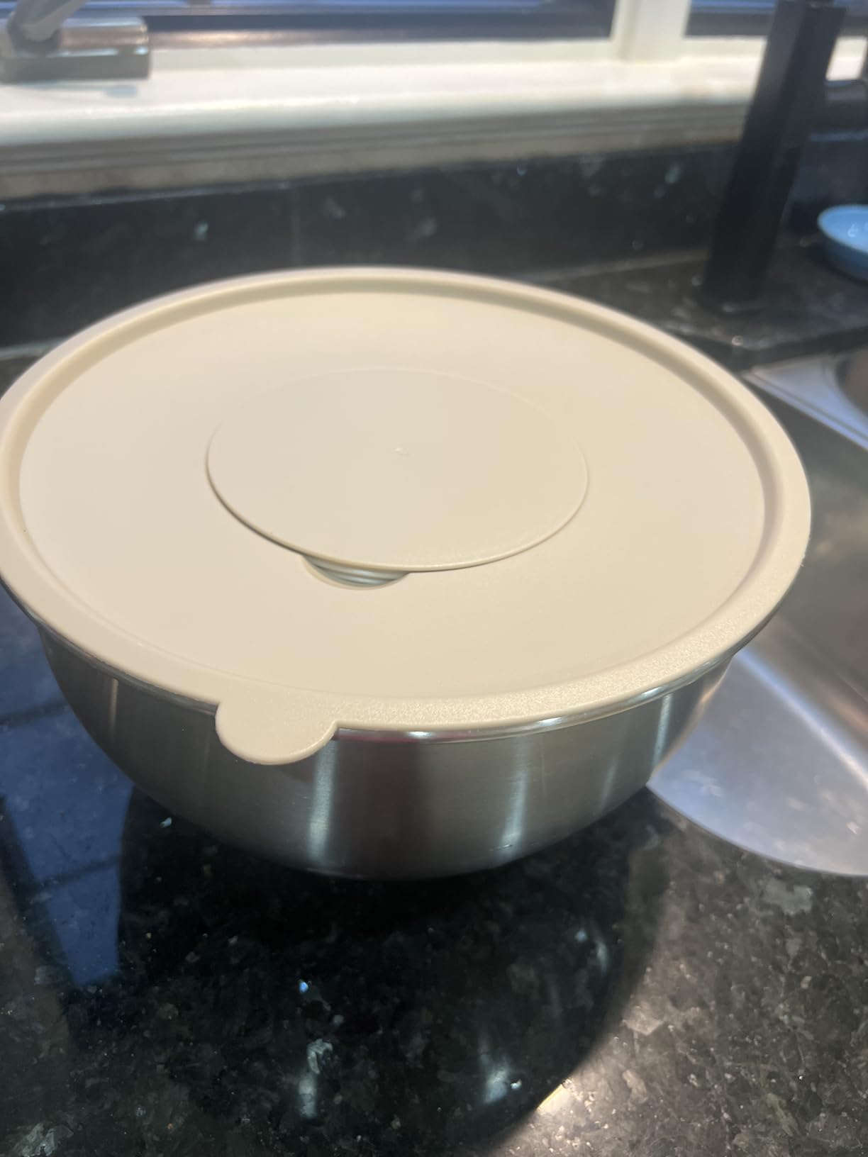 Wildone Mixing Bowls with Airtight Lids Set, 5PCS Stainless Steel Nesting Bowls with Grater Attachments & Non-Slip Bottoms, Size 5, 3, 2, 1.5, 0.63 QT, Great for Mixing & Serving, Khaki customer photo 2