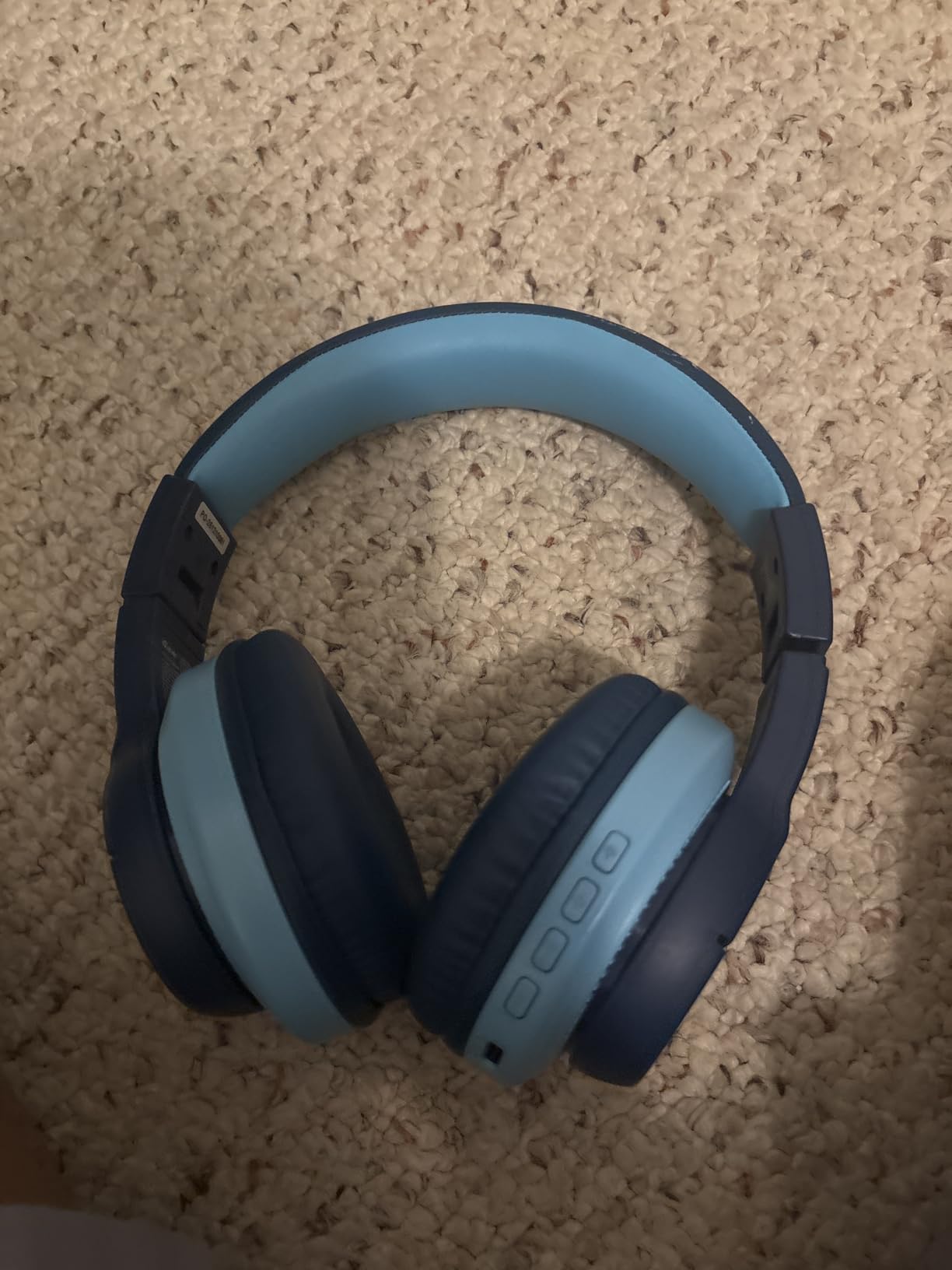 iClever BTH12 Kids Bluetooth Headphones 85H Playtime with LED Lights Travel customer photo 1