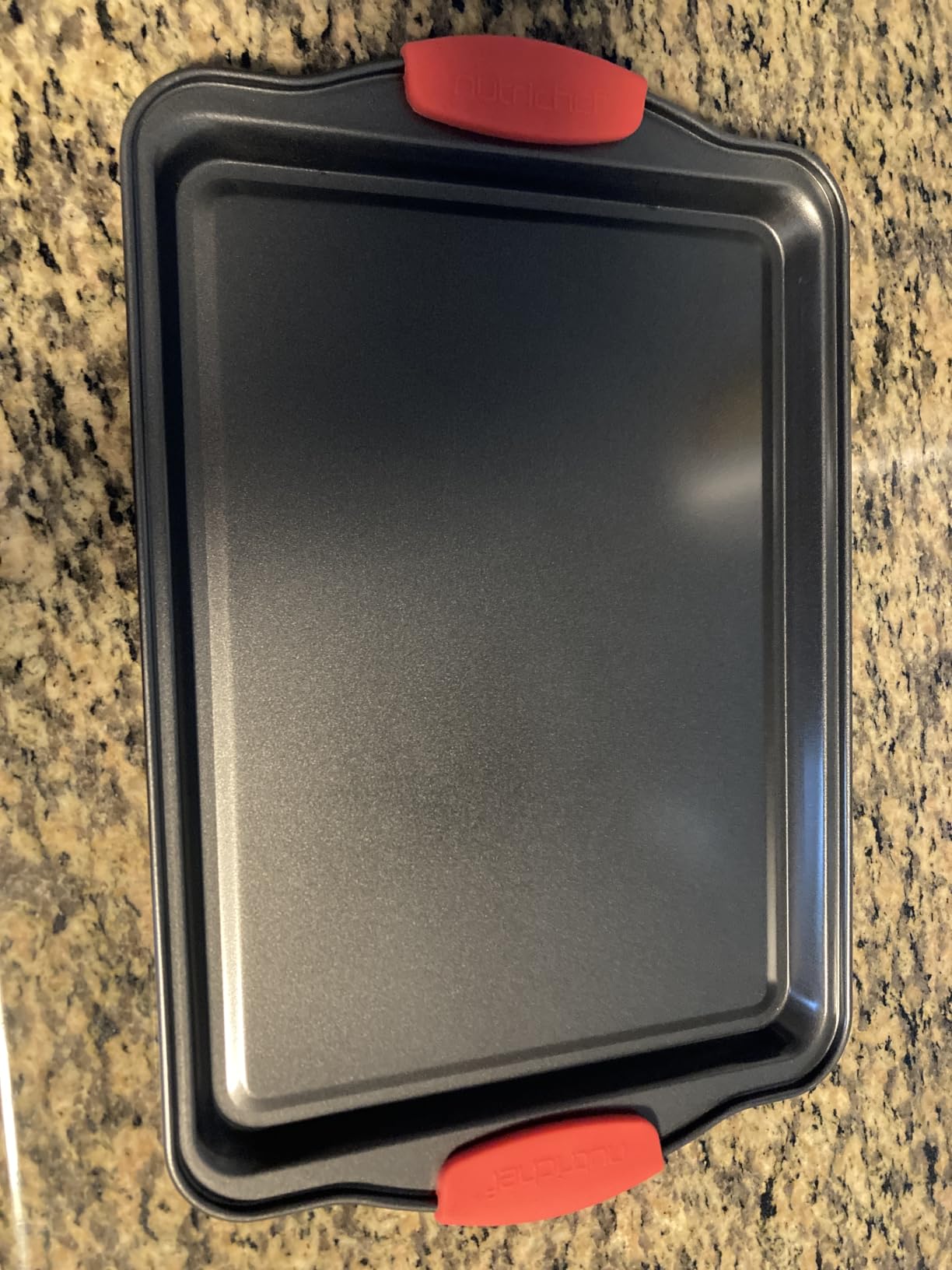 NutriChef 3‑Piece Nonstick Cookie Sheets – Carbon Steel Baking Sheet Set with Non Stick Coating & Red Silicone Handles – Oven Pans for Family Baking customer photo 2