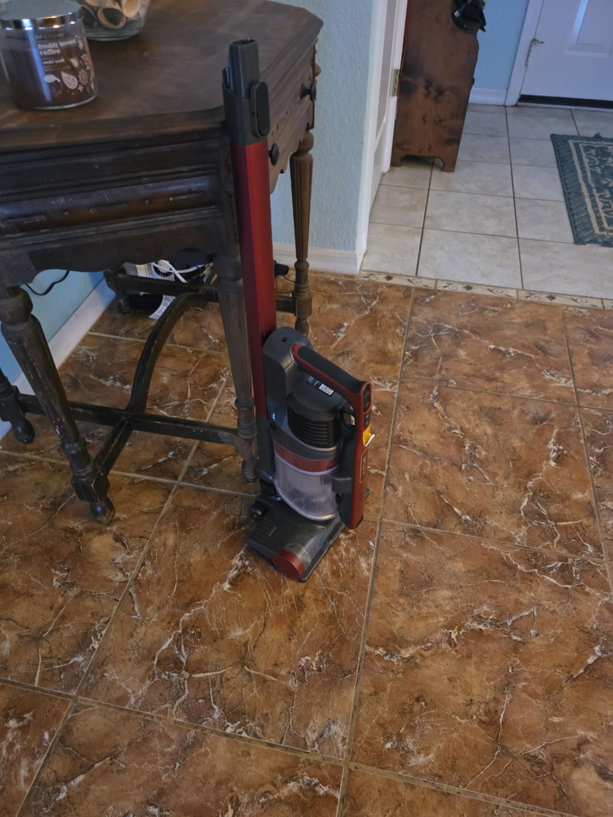 Shark Cordless Vacuum Cleaner, Red, IZ362H customer photo 2