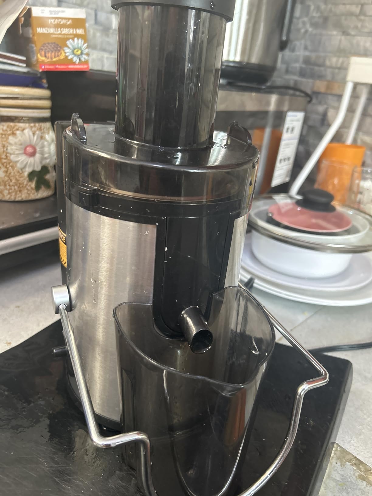 QCen Juicer Machine 500W Centrifugal Juicer with Extra Wide Feed Chute | For Fruits And Vegetables, Stainless Steel, BPA-Free Parts, Easy To Clean, Compact Countertop Juicer, Black, customer photo 2