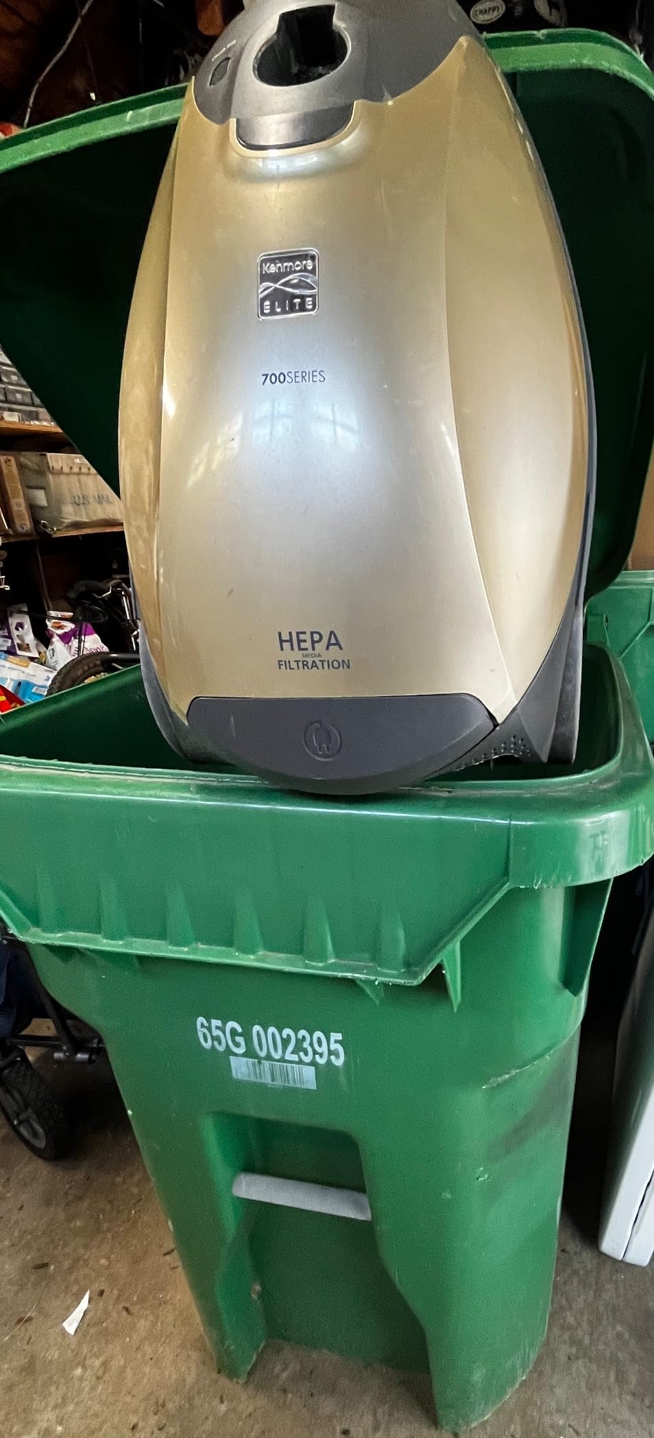 Kenmore 600 Series Pet Friendly Bagged Canister Vacuum | Lightweight, Pet PowerMate, Pop-N-Go Brush, 2 Motors, HEPA Filter, Aluminum Telescoping Wand, Retractable Cord - 81615 customer photo 1