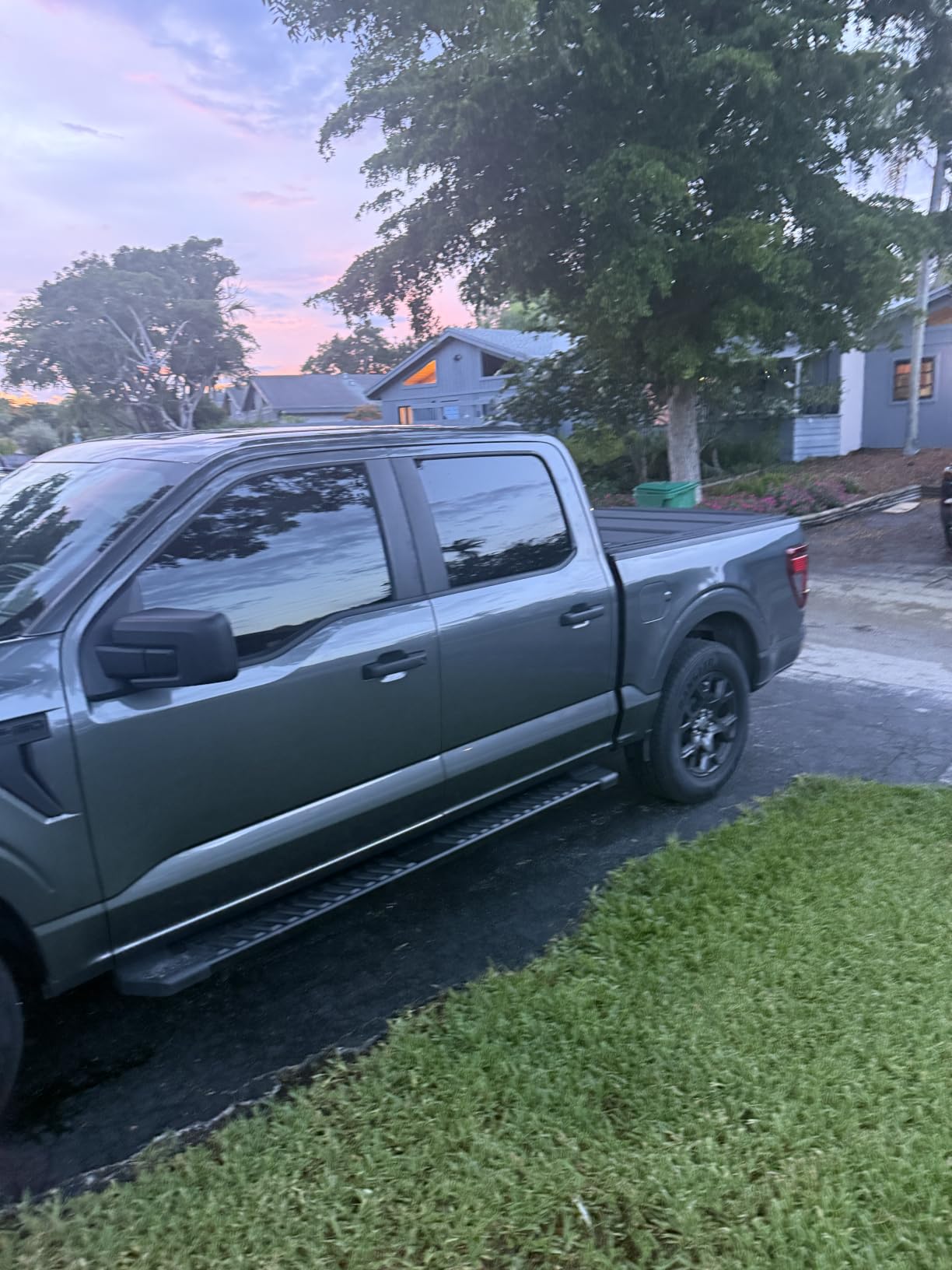 COMNOVA Pair Running Board Nerf Bar Compatible with 15-26 Ford F150 Superduty Crew Cab（4 Full Size Doors） Rocker Slider Side Steps,Width 6 Inches V Style.with OE Style Brackets customer photo 2