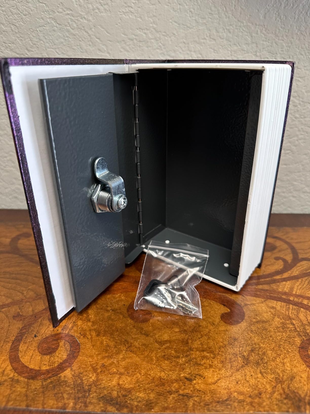 Jssmst Book Safe with Key Lock, Dictionary Diversion Safe Seceret Hidden Book, Metal Lock Box Small, 7.2