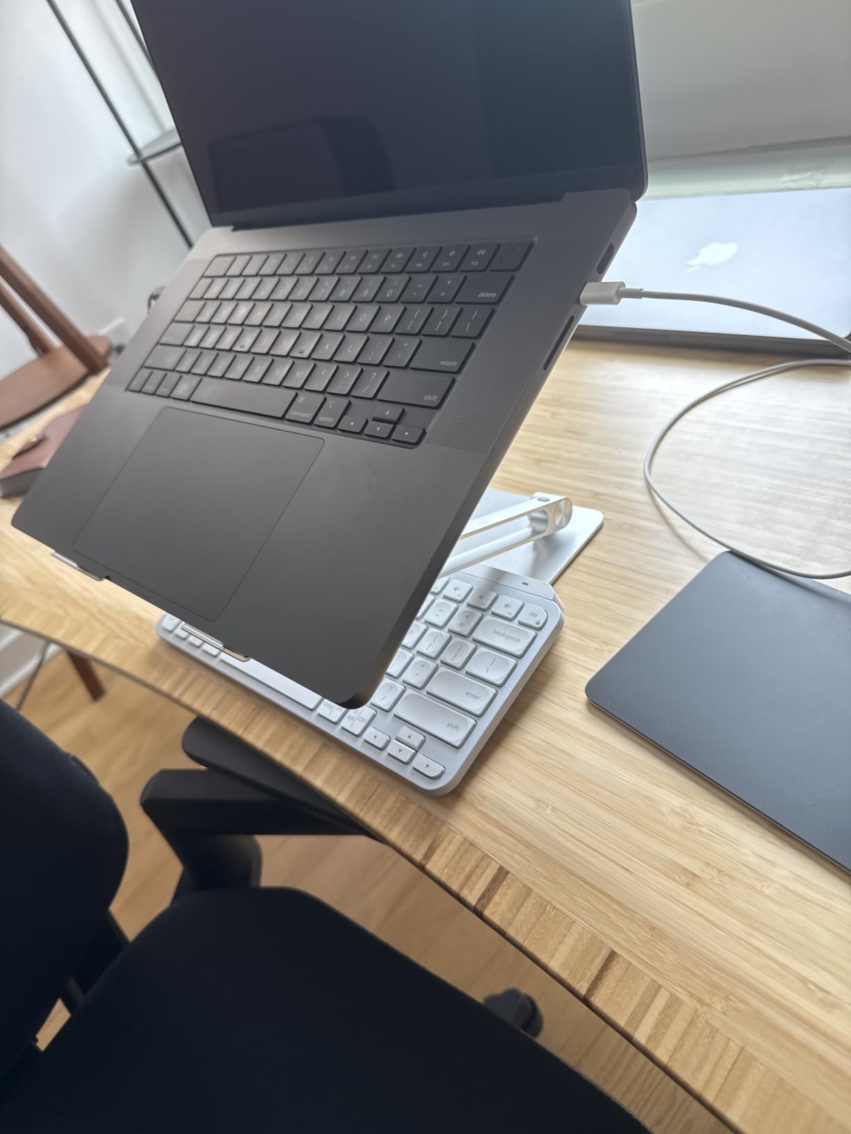 Lamicall Aluminum Laptop Stand for Desk for MacBook Air Pro Neo 10-17.3'' customer photo 2