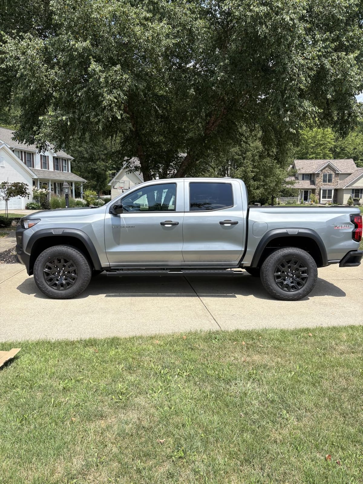 COMNOVA 6 Inches Running Boards& Steps Step Bars Compatible with 2019-2026 Chevy Silverado 1500, 2020-2026 Silverado/Sierra 2500HD 3500HD Crew Cab, A Pair Running Boards for Silverado Crew cab. customer photo 2