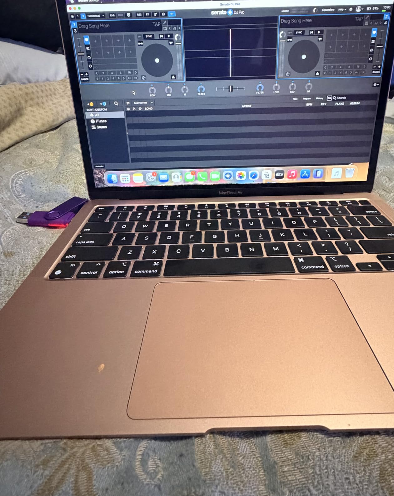 Apple MacBook Air Late 2020 with Apple M1 Chip (13.3 inch, 8GB RAM, 256GB SSD) Space Gray (Renewed) | Space Gray, Renewed customer photo 1