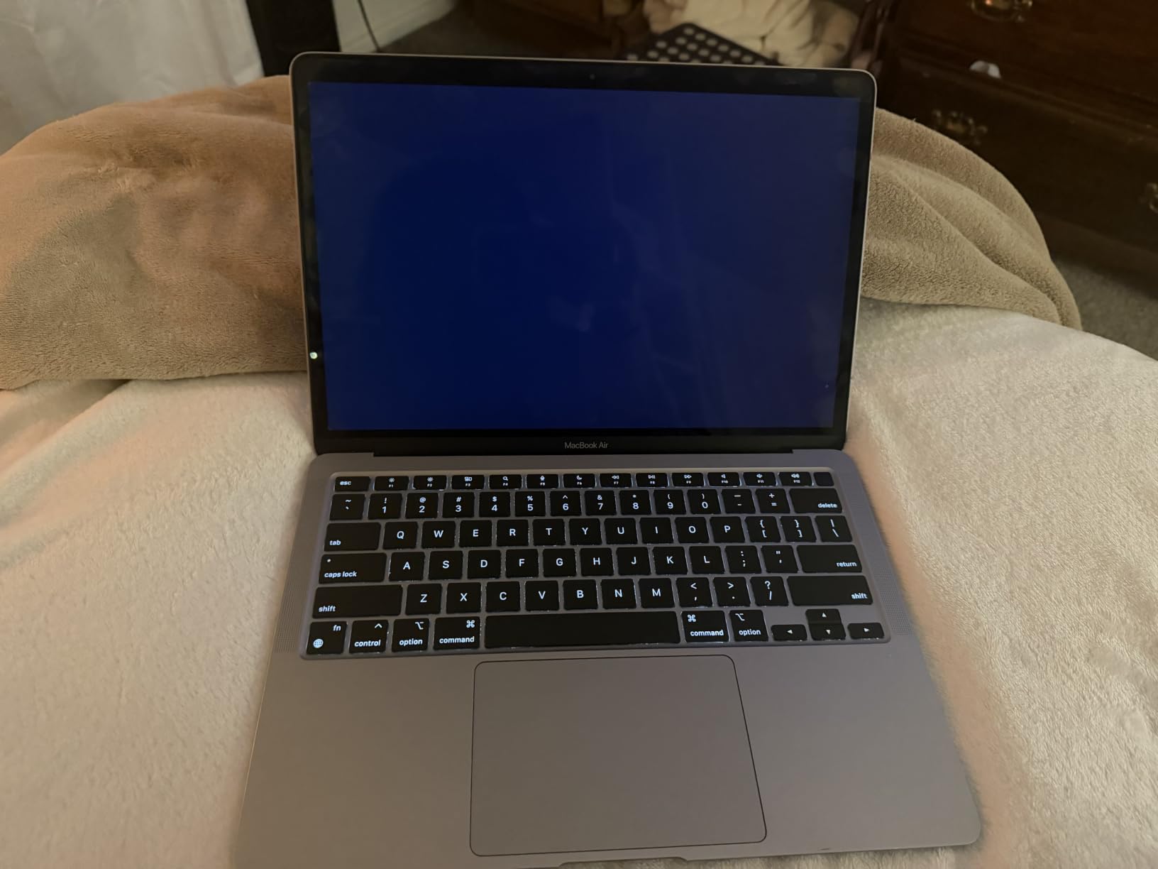 Apple MacBook Air Late 2020 with Apple M1 Chip (13.3 inch, 8GB RAM, 256GB SSD) Space Gray (Renewed) | Space Gray, Renewed customer photo 2