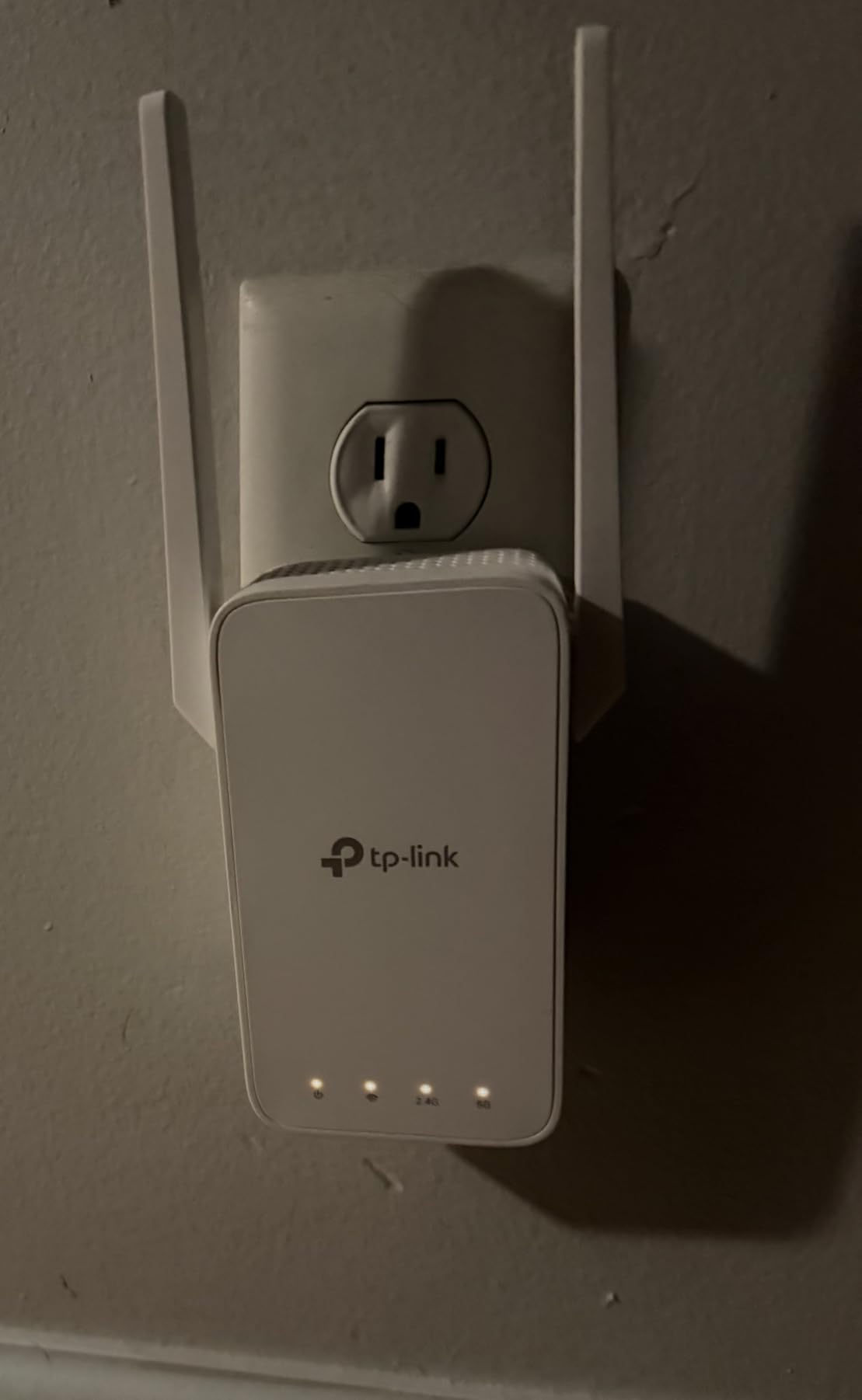 TP-Link AC1200 WiFi Extender Dual Band 5GHz/2.4GHz (RE315) customer photo 1