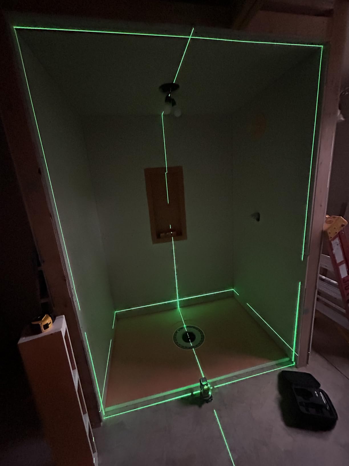 CIGMAN Laser Level Self Leveling 3x360° for Picture Hanging & Construction customer photo 2