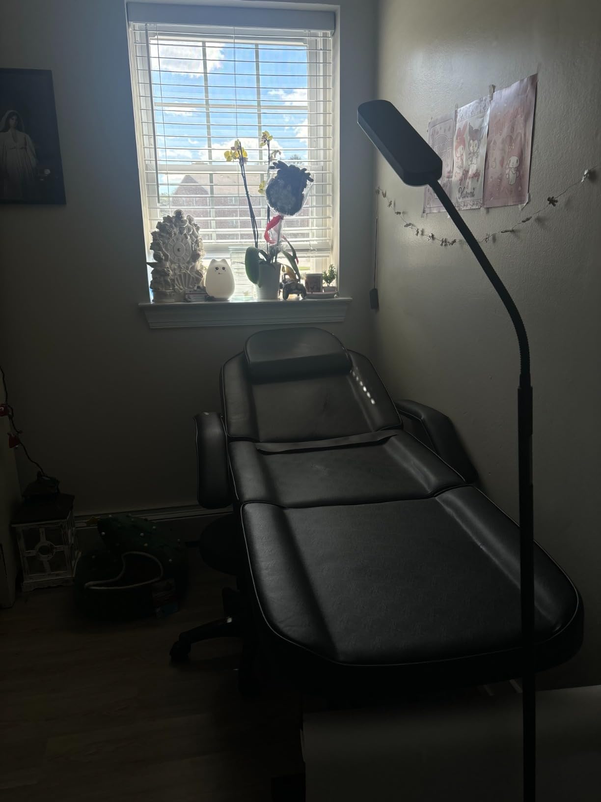 OmySalon Massage Salon Tattoo Chair Esthetician Bed with Hydraulic Stool,Multi-Purpose 3-Section Facial Bed Table, Adjustable Beauty Barber Spa Beauty Equipment, Black customer photo 2