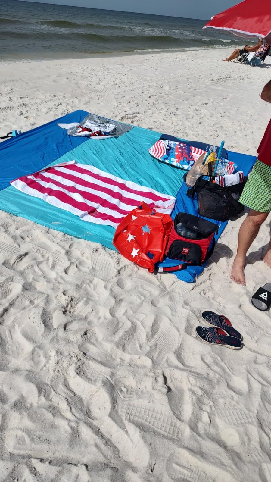 WEKAPO Beach Blanket Sandproof Waterproof, Extra Large Beach Mat, Oversized & Compact Sand Free, Quick Drying Beach Essentials for Vacation, Cruise, Picnic & Camping with Stakes customer photo 1