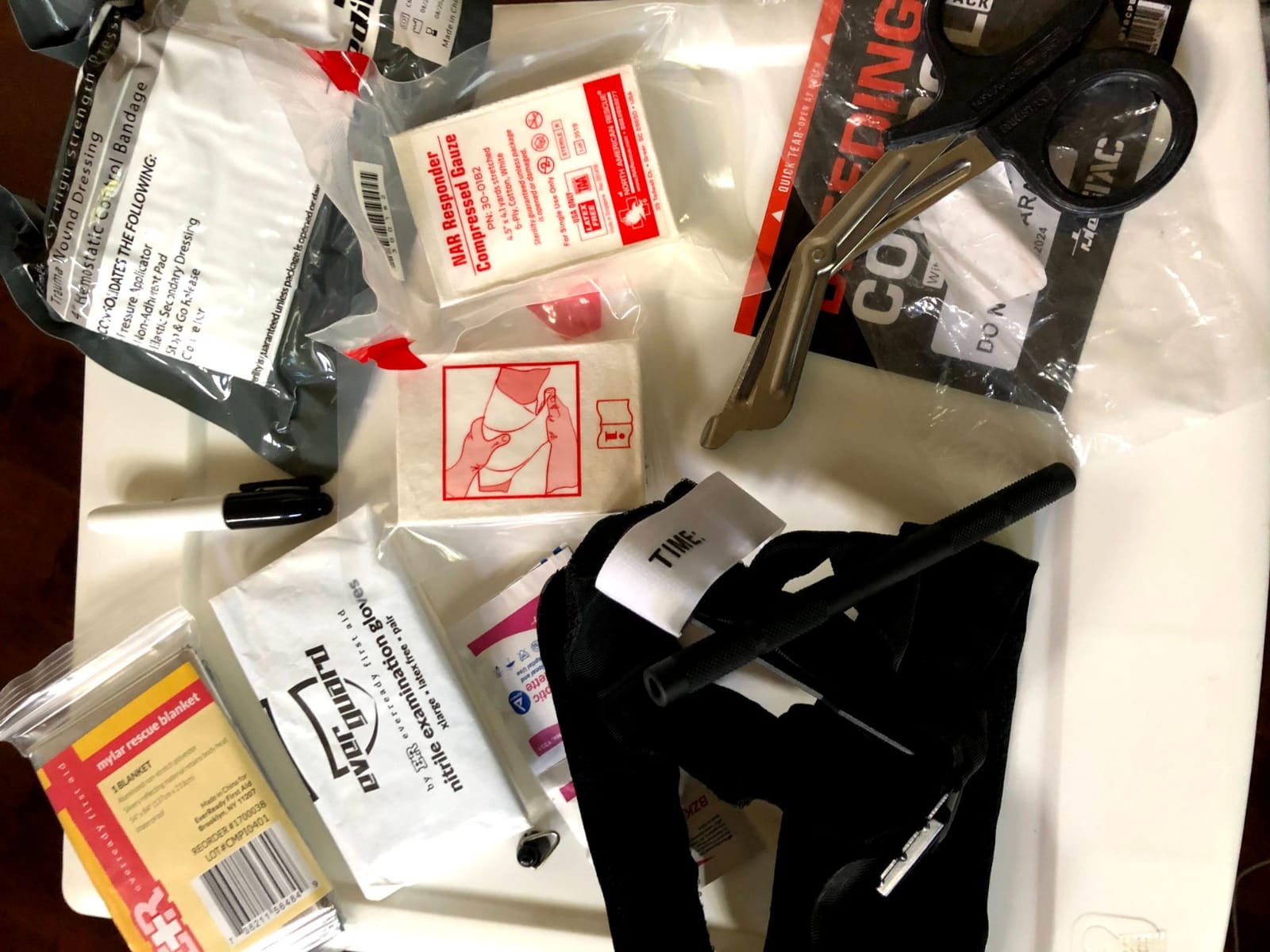 MediTac Basic Bleeding Control Pack Feat. SWAT-T Tourniquet, Emergency Bandage and Compressed Gauze Dressing - Basic customer photo 1