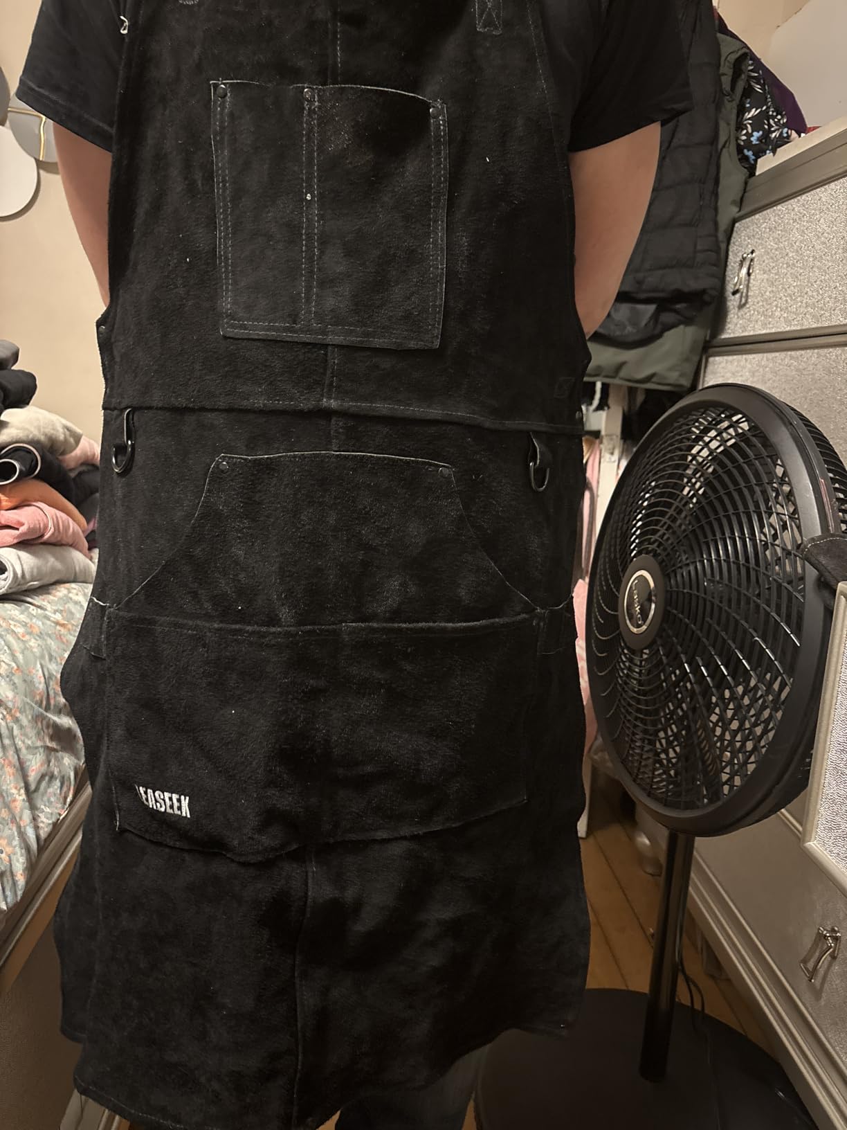 LeaSeek Leather Welding Apron, Heat & Flame-Resistant, 6 Pockets customer photo 2