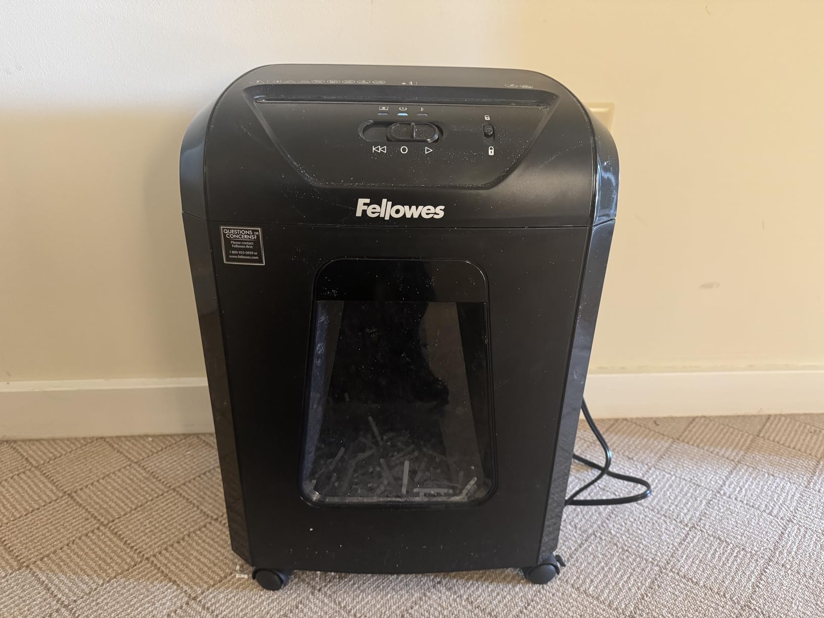 Fellowes 14C10 14-Sheet Cross-Cut Home Office Paper Shredder customer photo 1