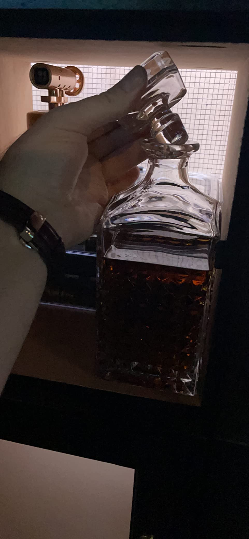 LIGHTEN LIFE Whiskey Decanter 29oz, Crystal Whiskey Decanter with Stopper, Non-Lead, 828ml, Clear, Durable, Dishwasher Safe, Classic European Design, Gift Box Included, Bourbon, Liquor Whisky customer photo 1