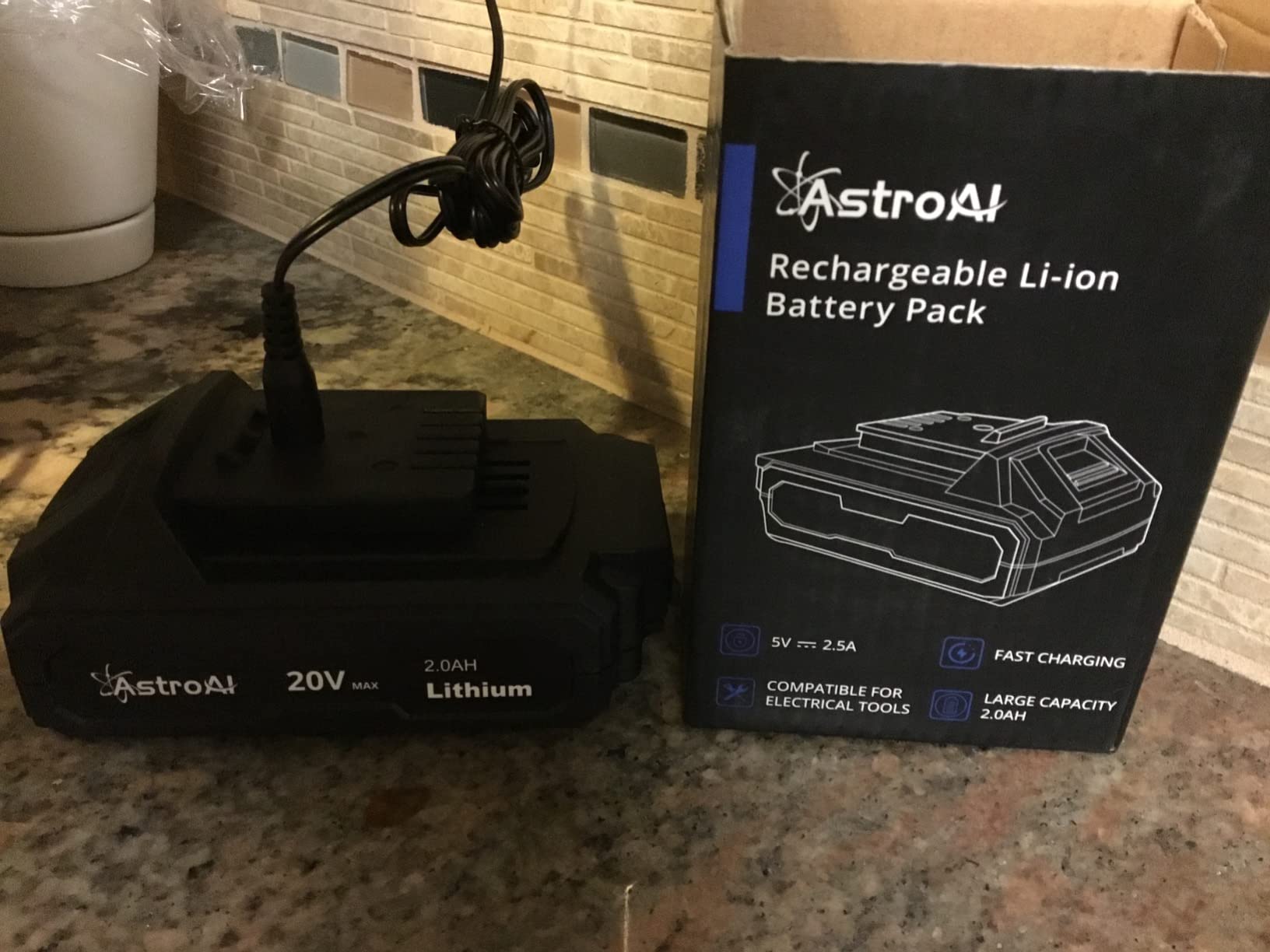 AstroAI Cordless Tire Inflator Portable Air Compressor 160PSI 12VDC Battery customer photo 1