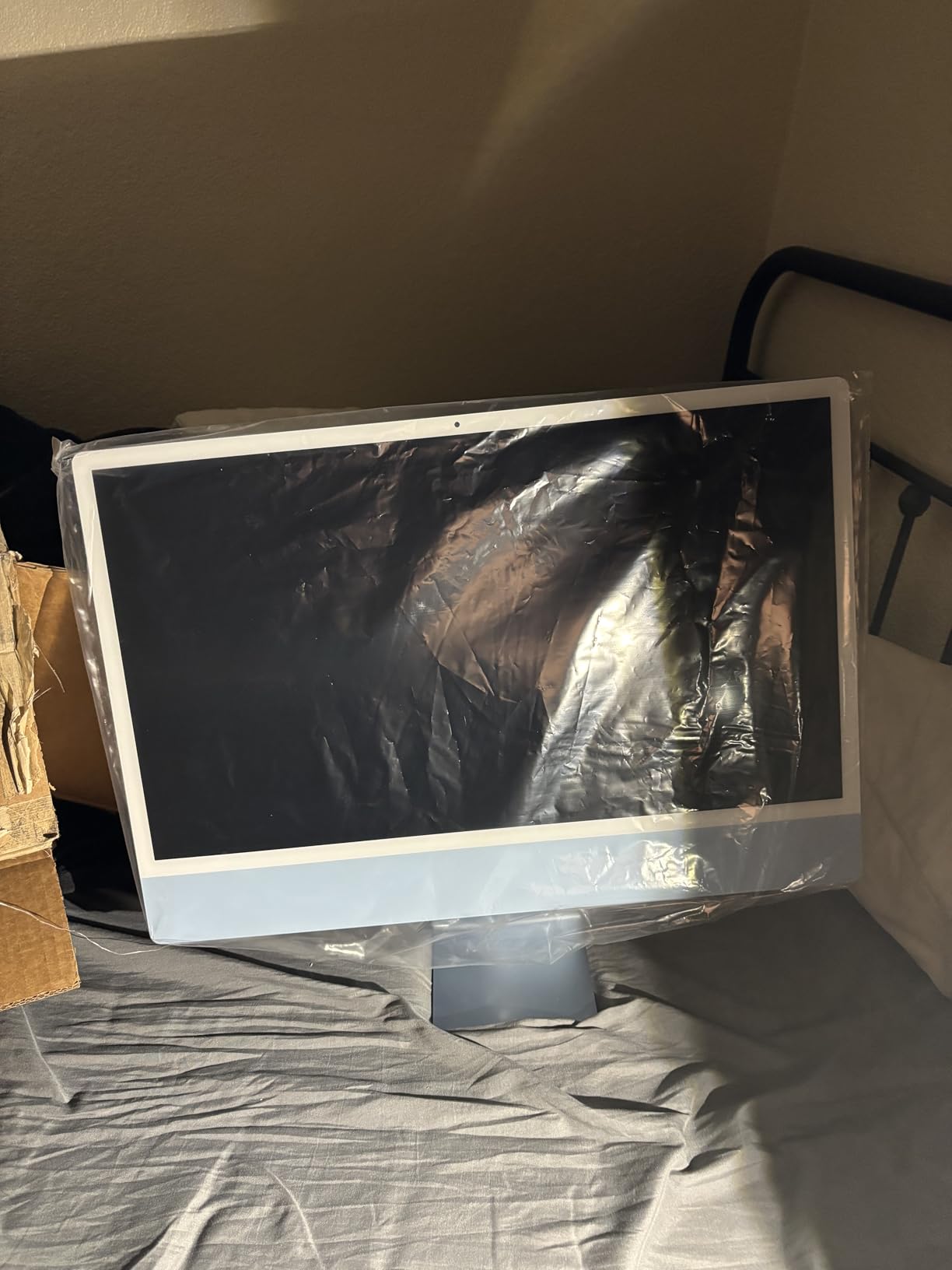2021 Apple iMac with Apple M1 Chip with 8-core CPU (24-inch, 8GB RAM, 256GB SSD Storage) (QWERTY English) Silver (Renewed) customer photo 1