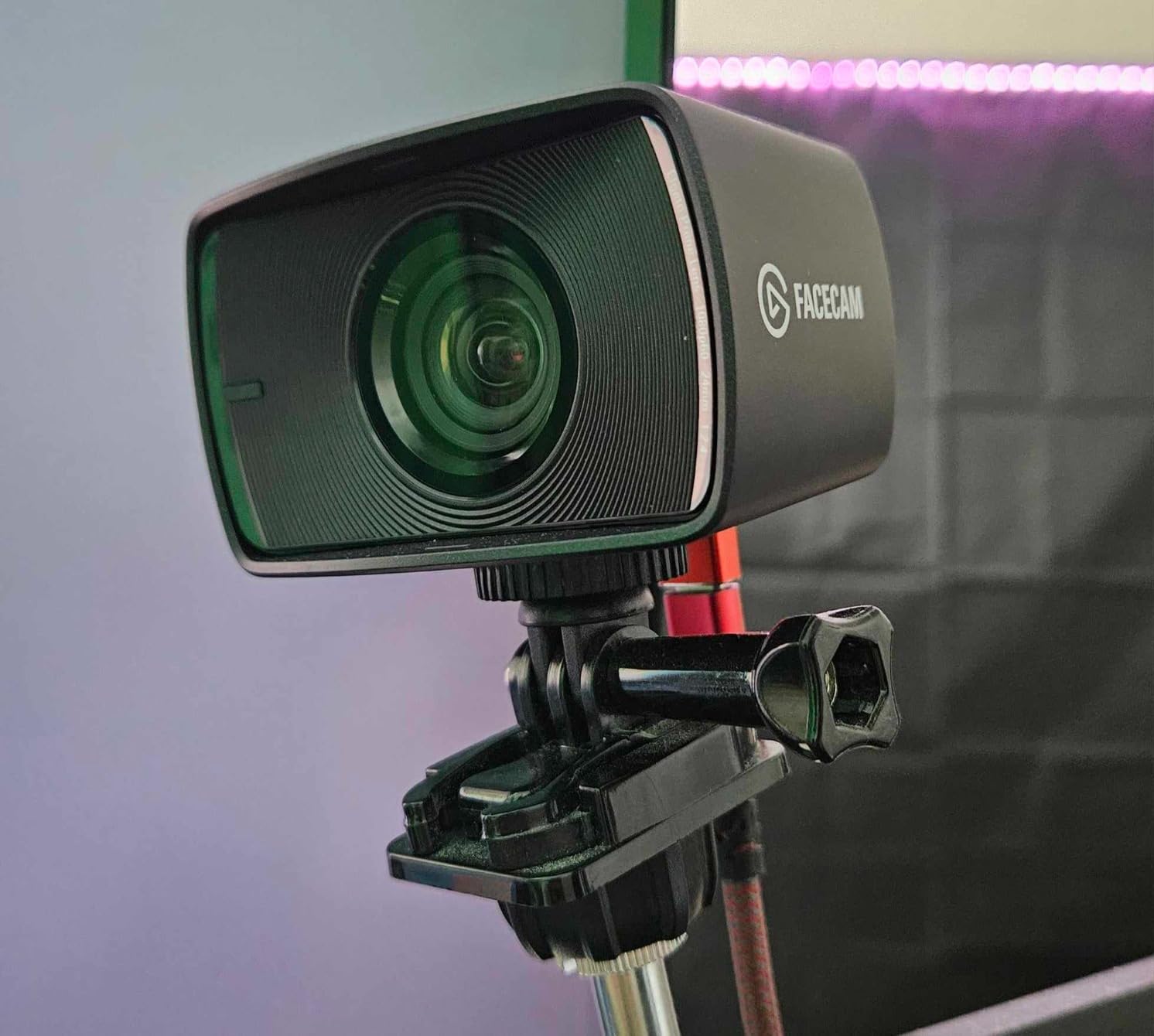 Elgato Facecam - 1080p60 True Full HD Webcam for Live Streaming, Gaming, Video Calls, Sony Sensor, Advanced Light Correction, DSLR Style Control, works with OBS, Zoom, Teams, and more, for PC/Mac customer photo 1