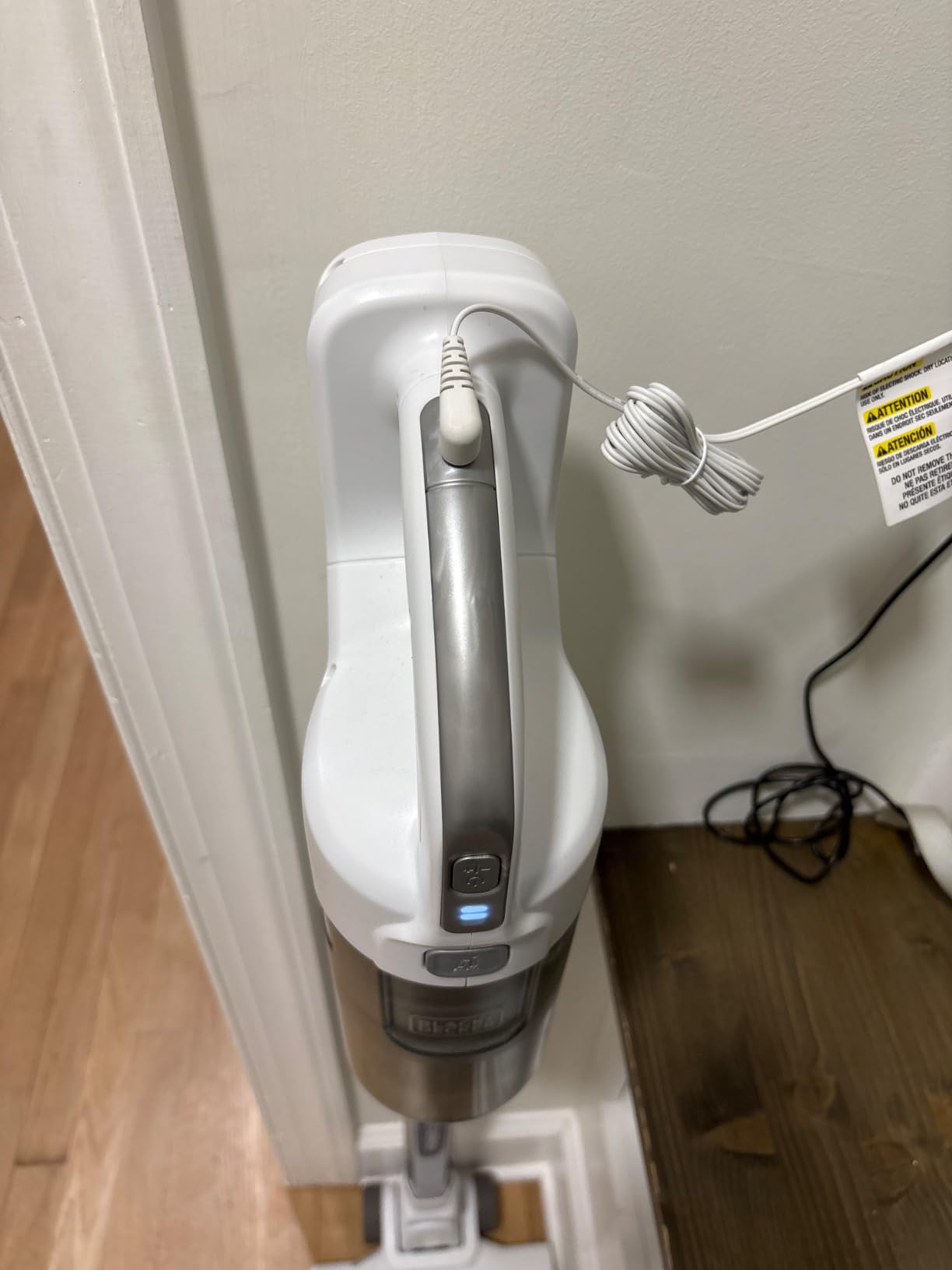 BLACK+DECKER POWERSERIES 16V MAX Stick Vacuum Cordless Rechargeable with LED Lights,Portable Vacuum Cordless, Lightweight, Anti-Tangle, Self-Standing, Multi-Surface, White (BHFEA420J) customer photo 1