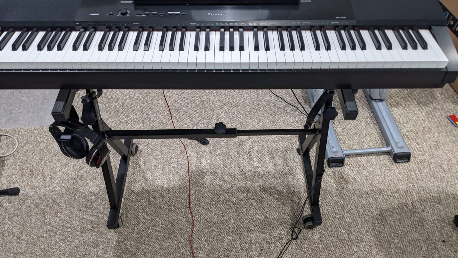 Donner Keyboard Stand, Z-style Heavy-Duty Piano Stand, Adjustable and Portable Piano Keyboard Stand, Suitable for 54, 61 and 88 Keys Electric Keyboards Digital Pianos customer photo 2