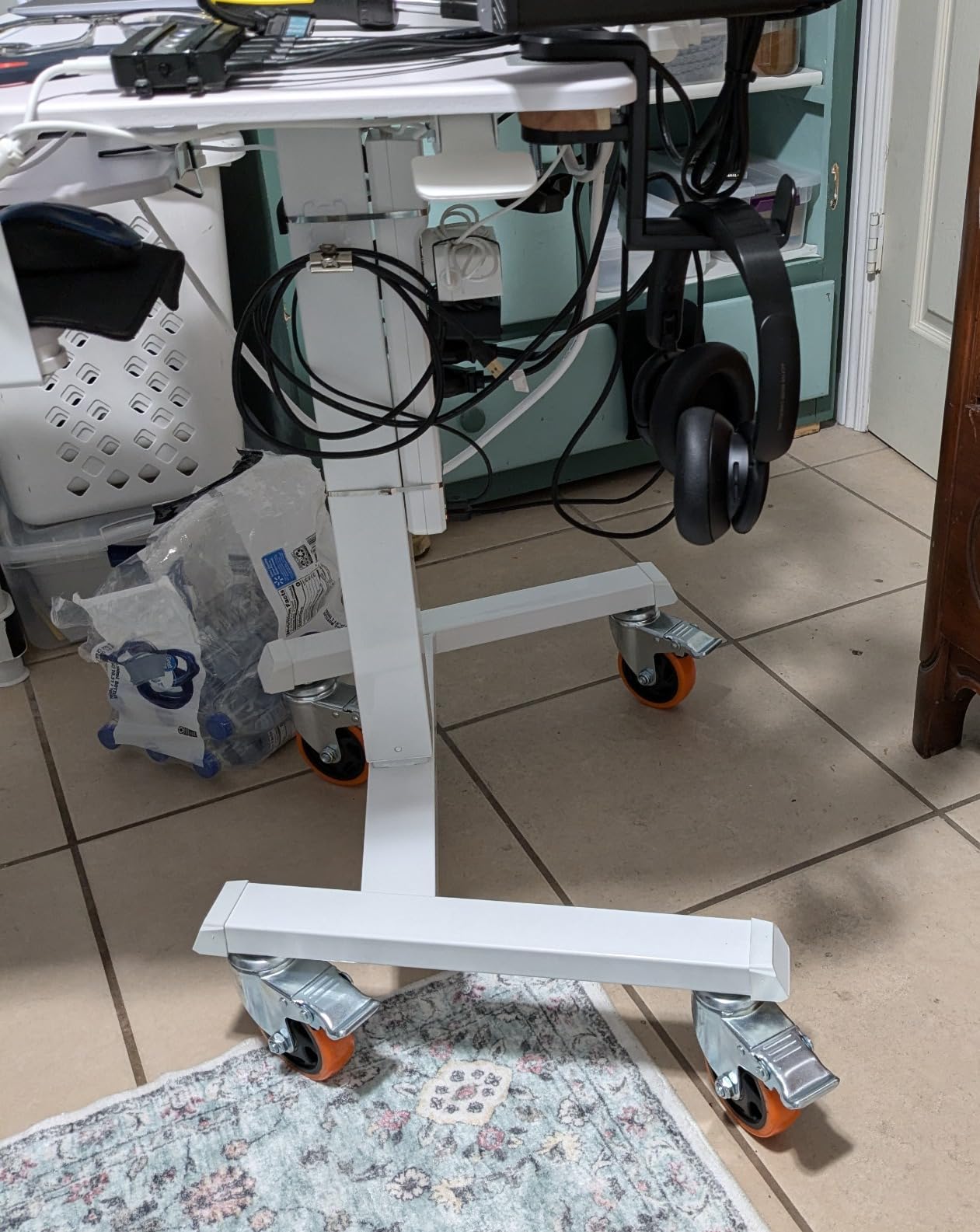 BONTEC Mobile Standing Desk with Keyboard Tray, Mobile Podium on Wheels customer photo 1