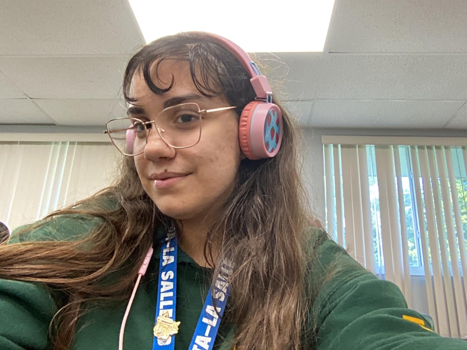 New Bee Kids Headphones Wired for School with Mic, Safe Volume Limited customer photo 1